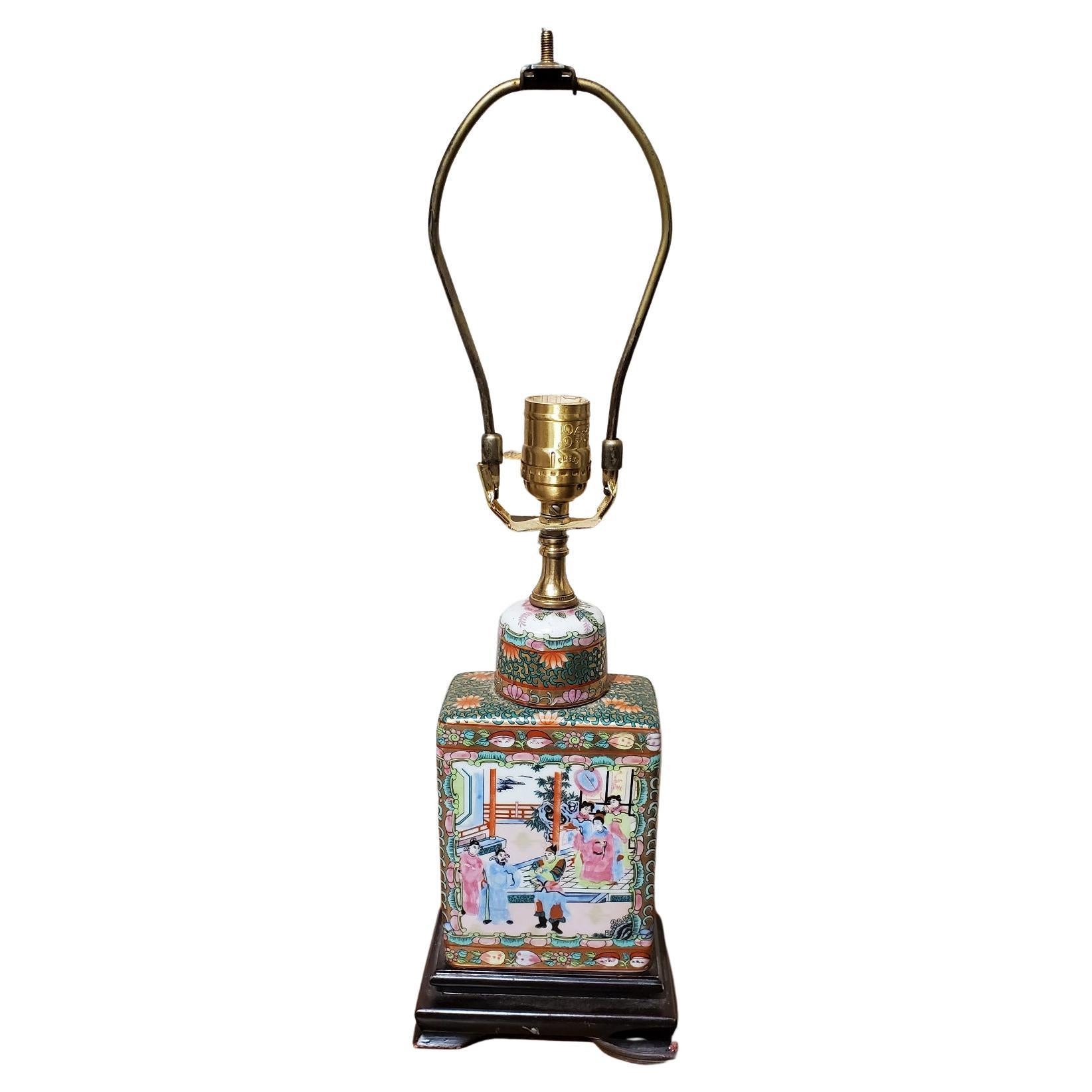 Small 19th Century Chinese Export Urn Converted to a Modern Lamp For Sale