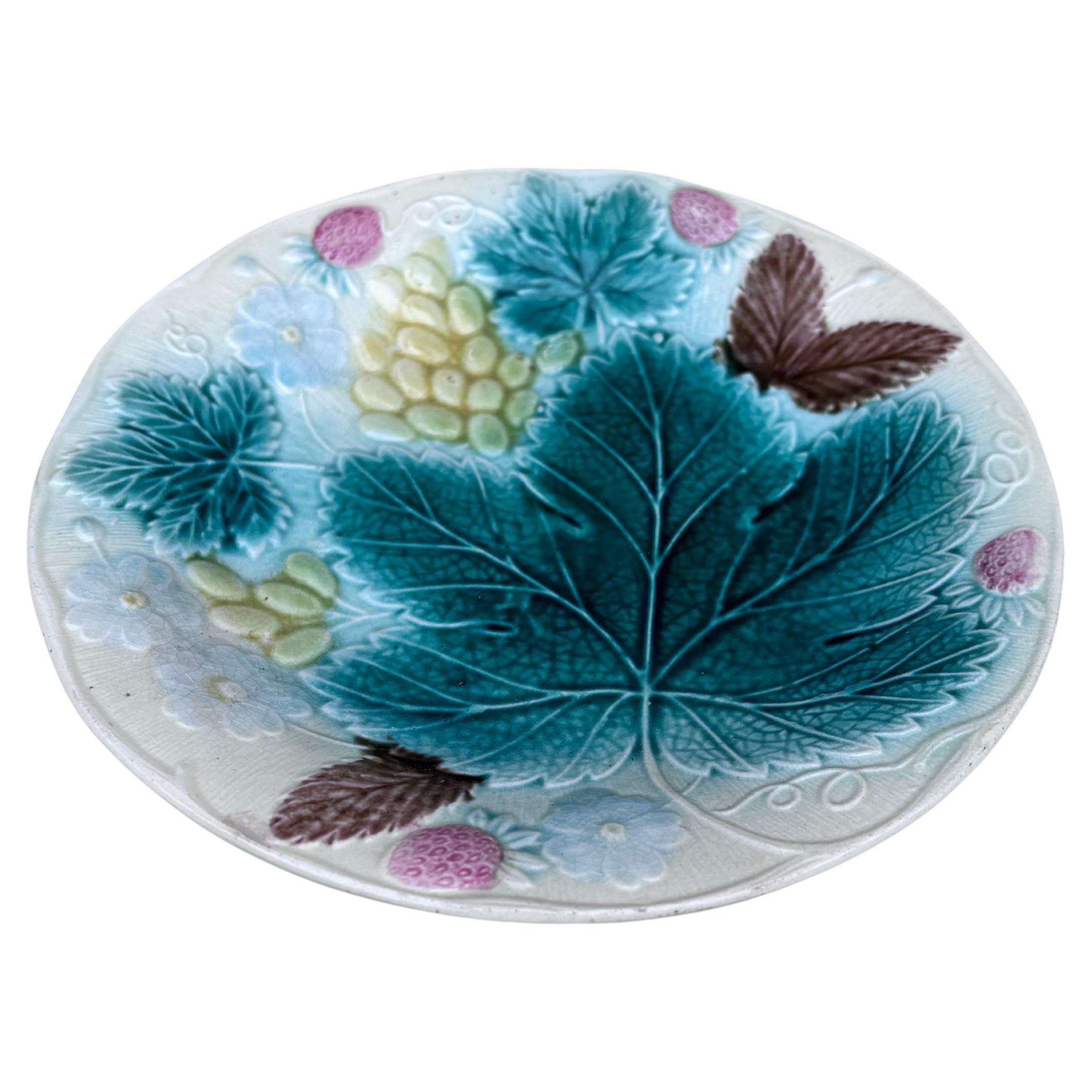 Small 19th Century English Majolica Grapes & Strawberries Plate.
6.8 inches diameter.