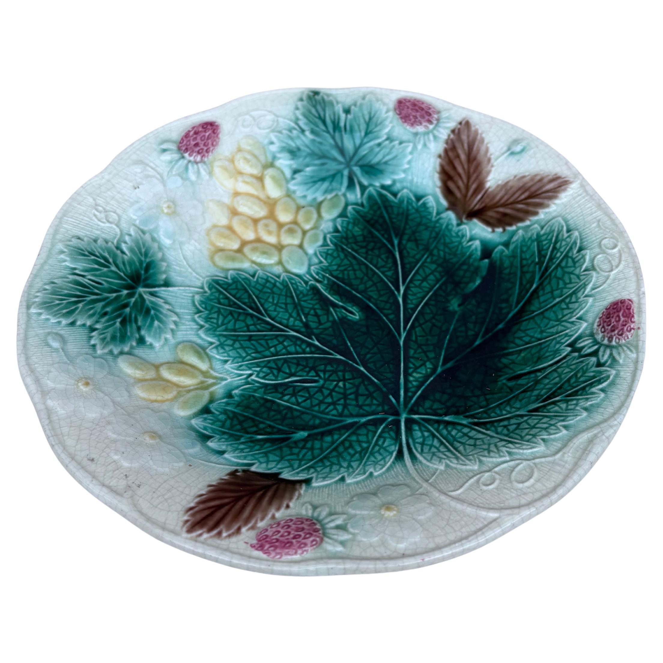 Small 19th Century English Majolica Grapes & Strawberries Plate.
6.8 inches diameter.