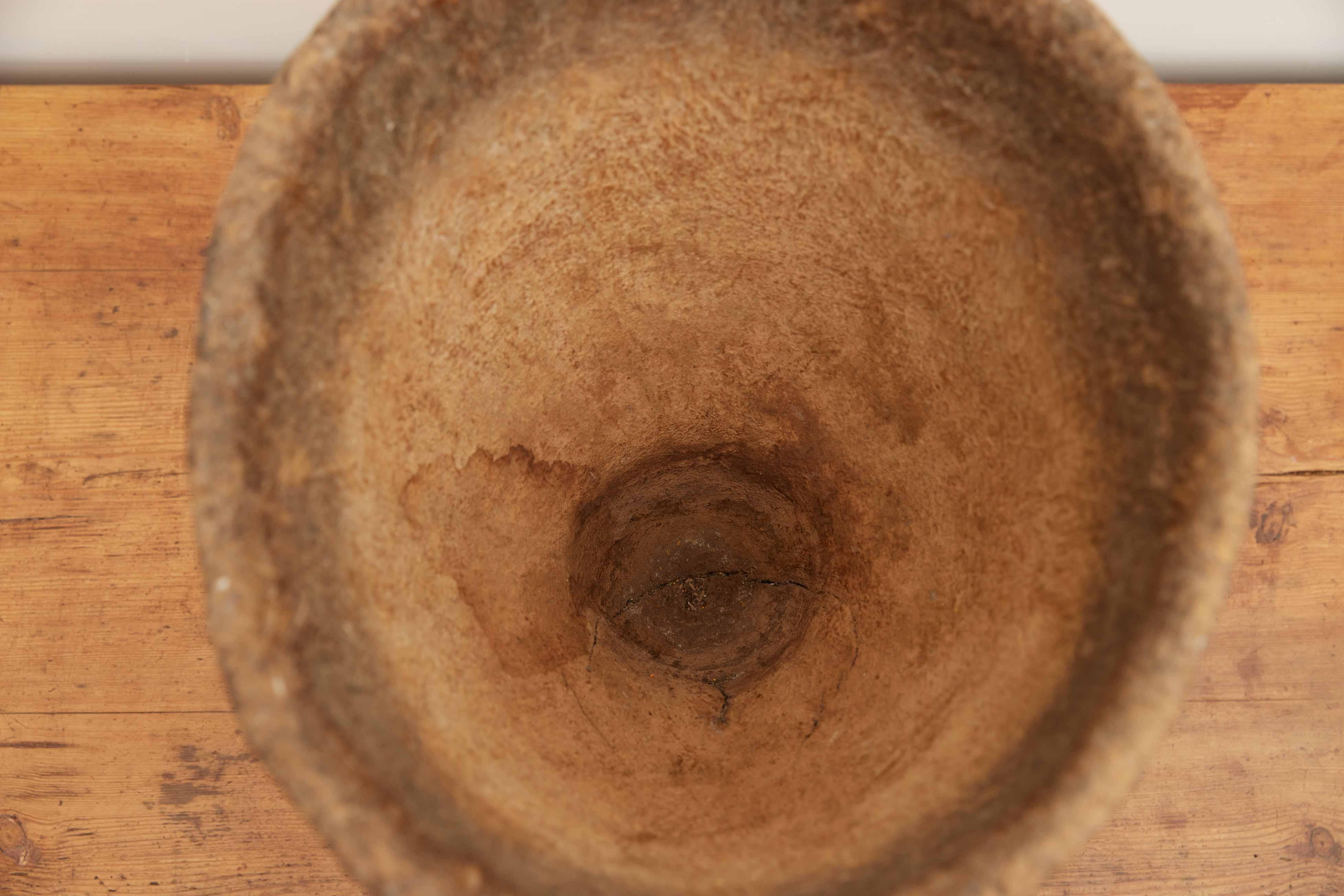 Intagliato a mano Piccolo mortaio in legno europeo del XIX secolo in vendita