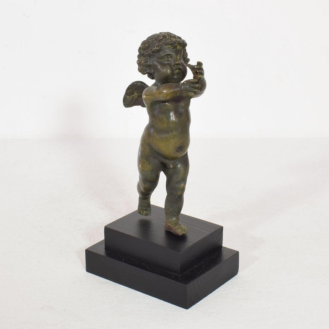 Amazing small treasure. Beautiful small bronze angel. Placed on a wooden base. France circa 1800/1900. Weathered and small losses
Measurement below is inclusive the wooden base.