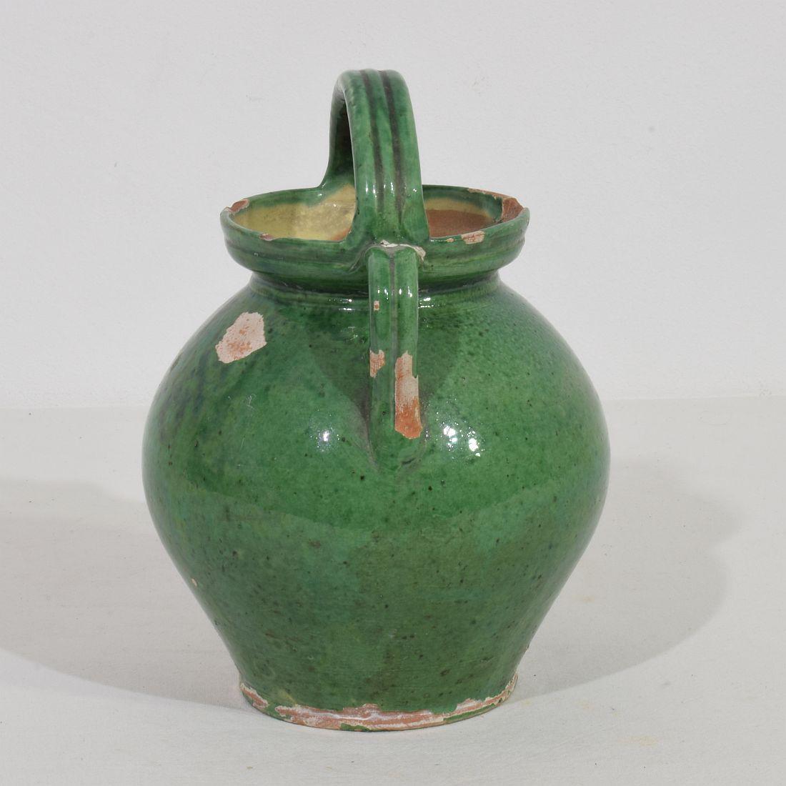 Französischer grüner glasierter Terrakotta-Krug oder Wasserkrug aus dem 19. Jahrhundert im Angebot 1