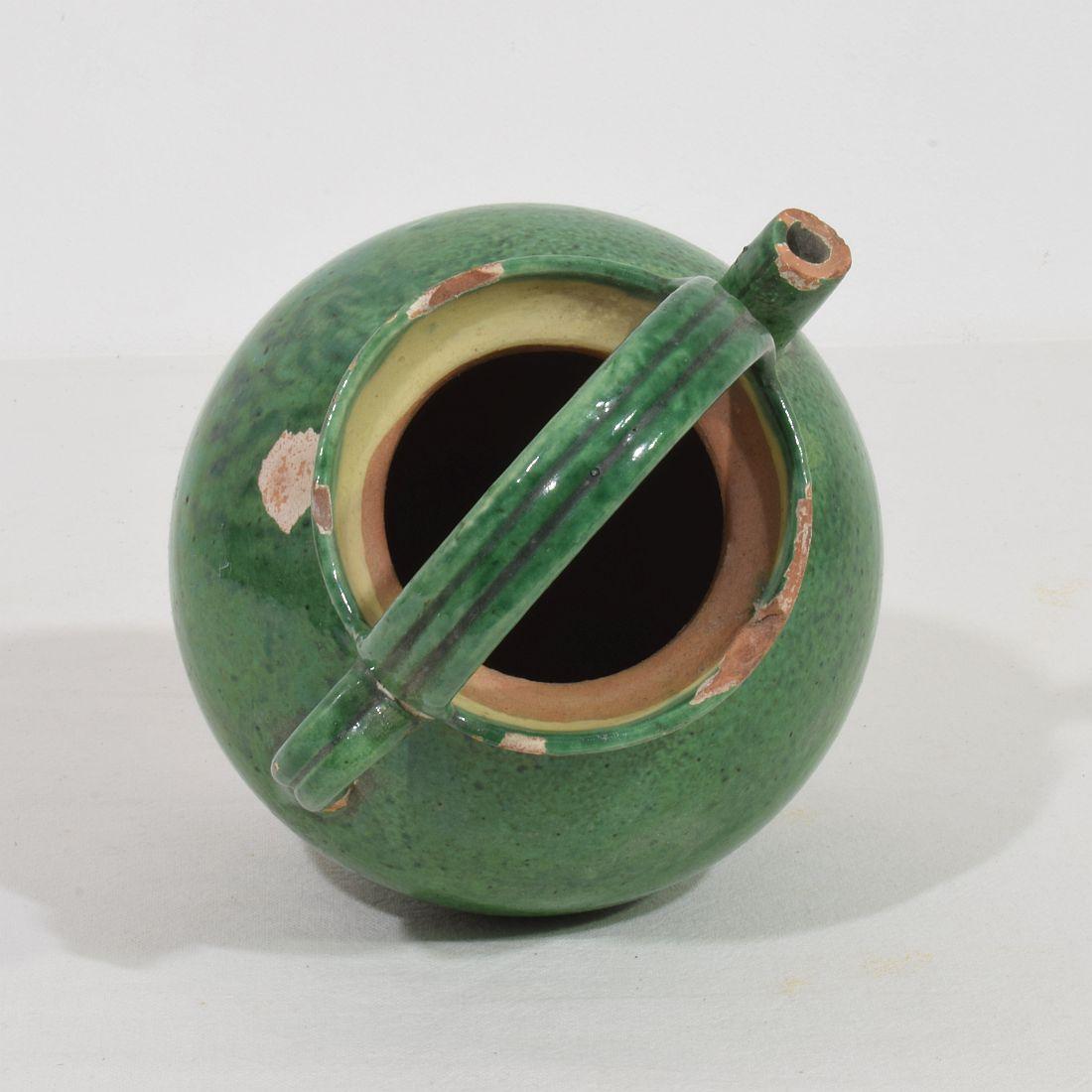 Französischer grüner glasierter Terrakotta-Krug oder Wasserkrug aus dem 19. Jahrhundert im Angebot 4