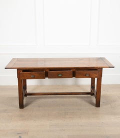 Piccolo tavolo da stiro in noce francese del XIX secolo