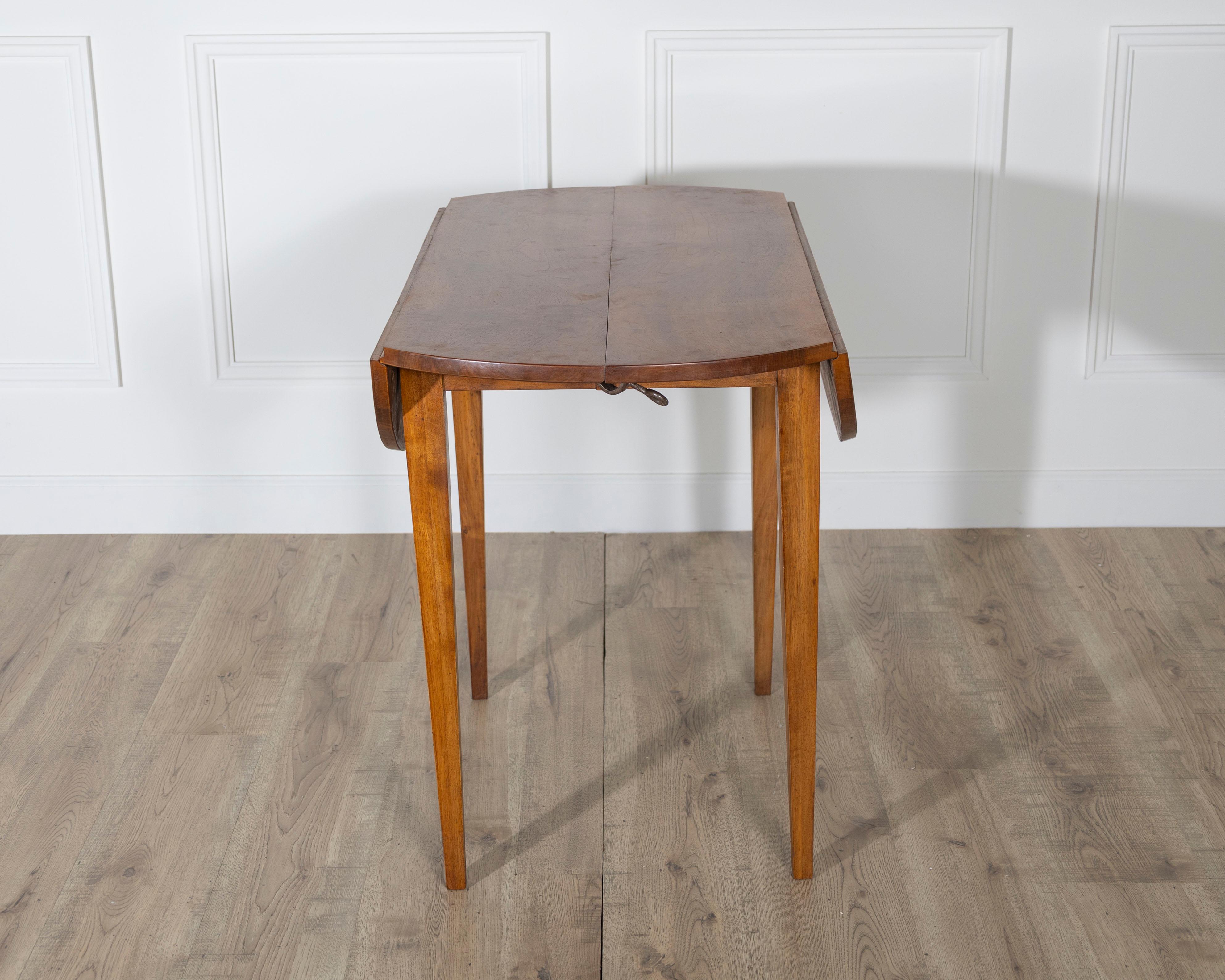 Small 19th Century French Walnut Extension Dining Table with One Leaf For Sale 5