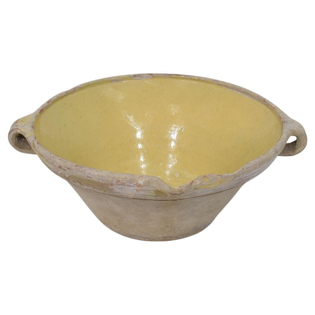 Piccola ciotola da latte o tan in terracotta smaltata gialla francese del XIX secolo