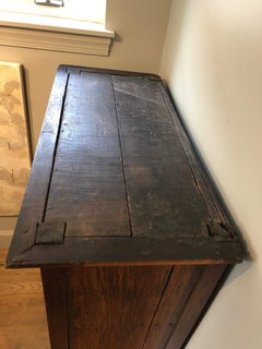 Armadio tessile in legno di teak indonesiano della fine del XIX secolo con due cassetti inferiori