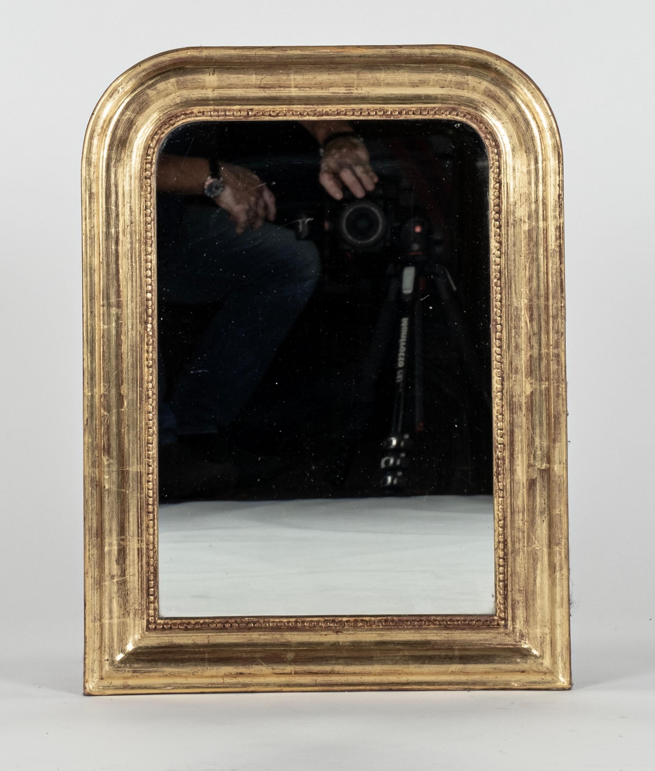  Antique Mirror - Specchio antico dorato su rosso Louis Philippe. Vetro antico. Antico  Schienale in legno di pino. Vetro datato 1881. 