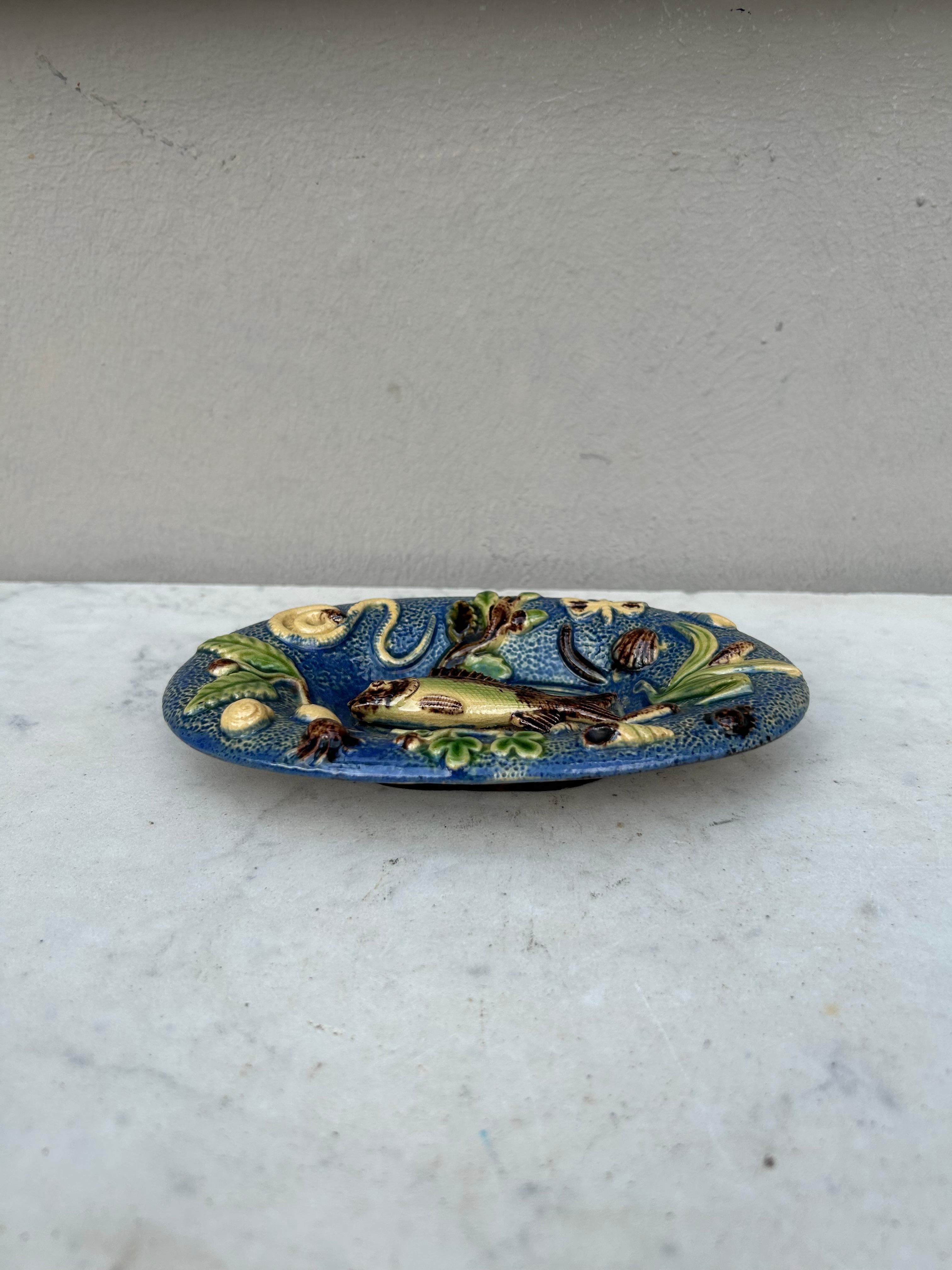 French Small 19th Century Majolica Palissy Fish Wall Platter For Sale