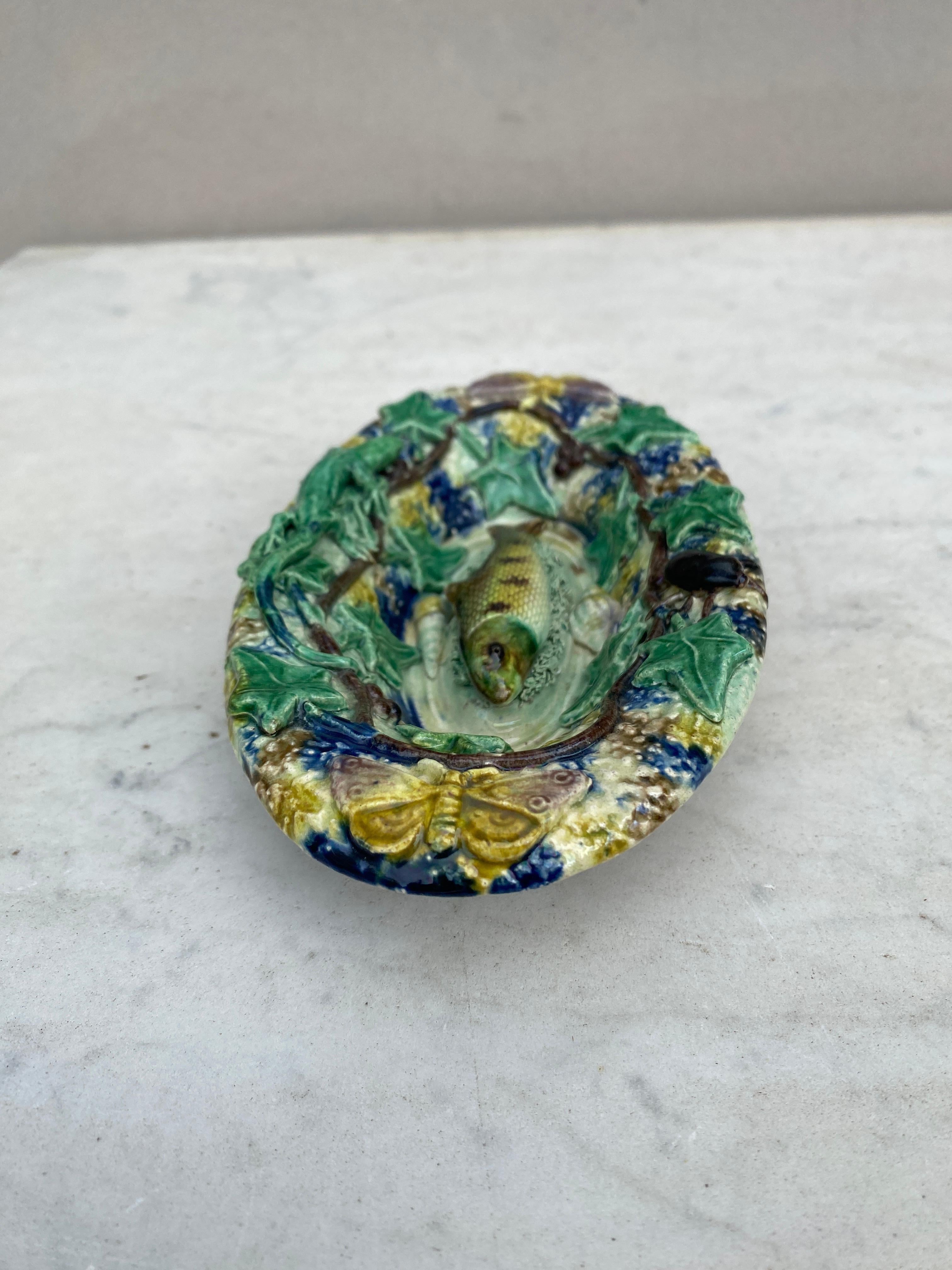 Small 19th Century Majolica Palissy Fish Wall Platter In Good Condition For Sale In Austin, TX