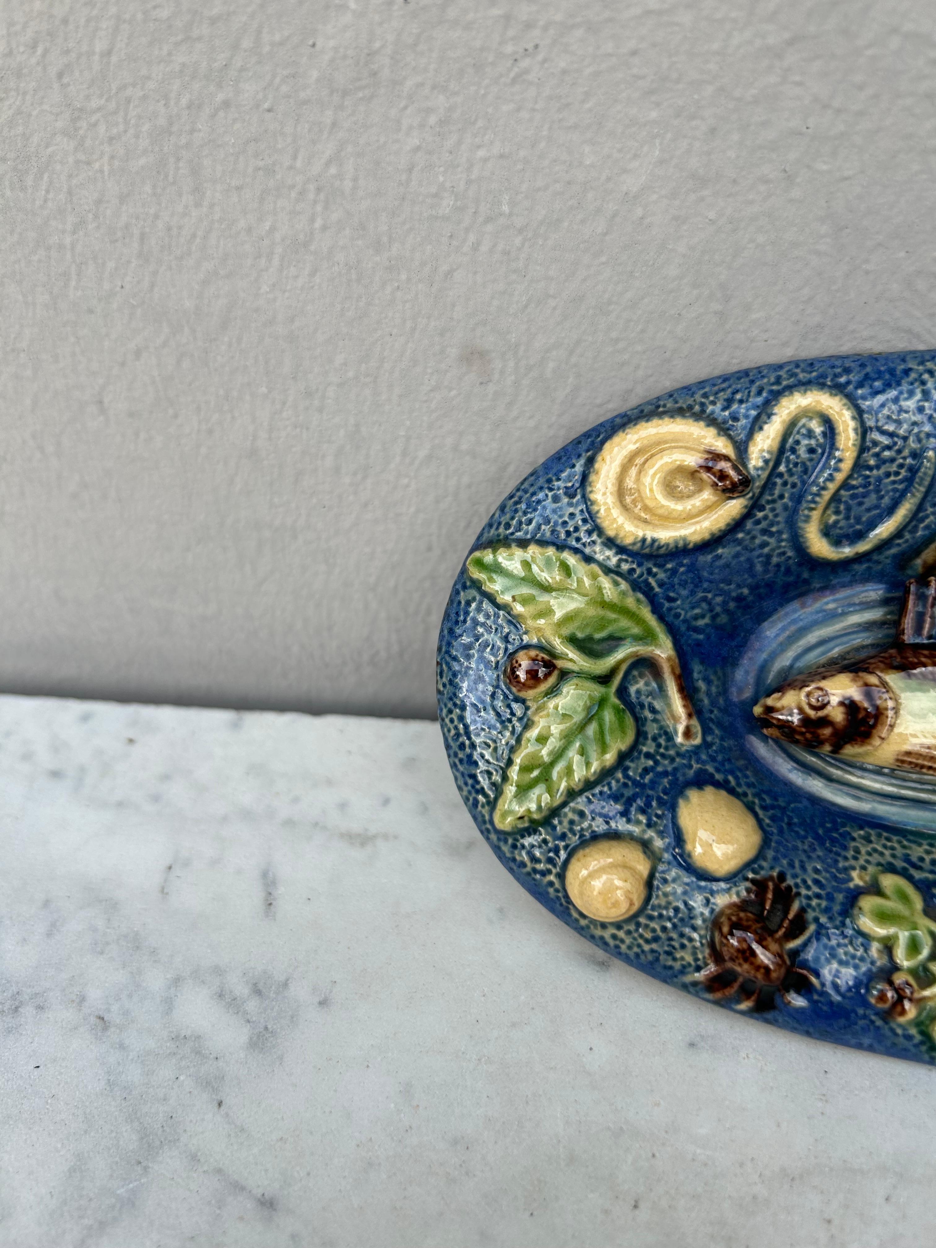 Small 19th Century Majolica Palissy Fish Wall Platter In Good Condition In Austin, TX