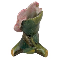 Kleine Majolika-Vase mit Wildrosenmotiv aus dem 19. Jahrhundert, Delphin Massier
