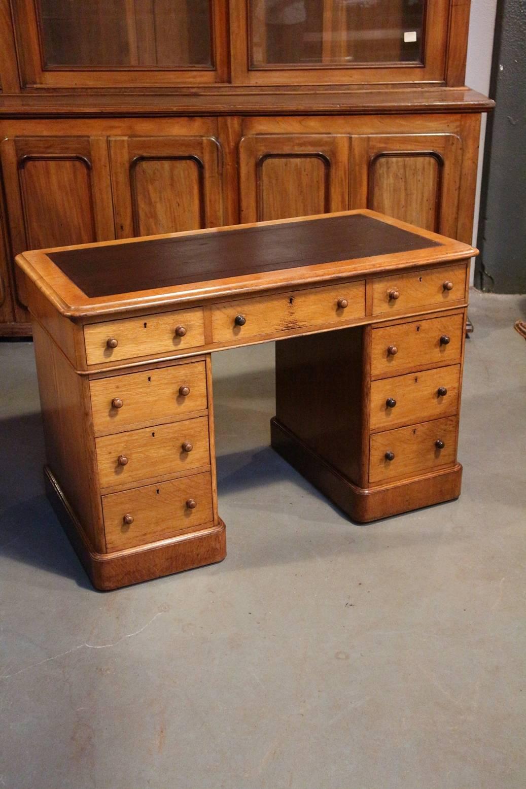 Mid-19th Century Small 19th Century Oak Victorian Desk