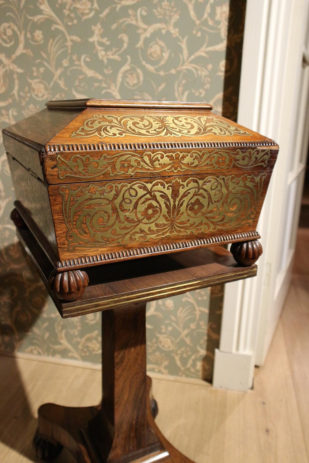 Small 19th Century Regency Mahogany Box on Stand (Frühes 19. Jahrhundert)