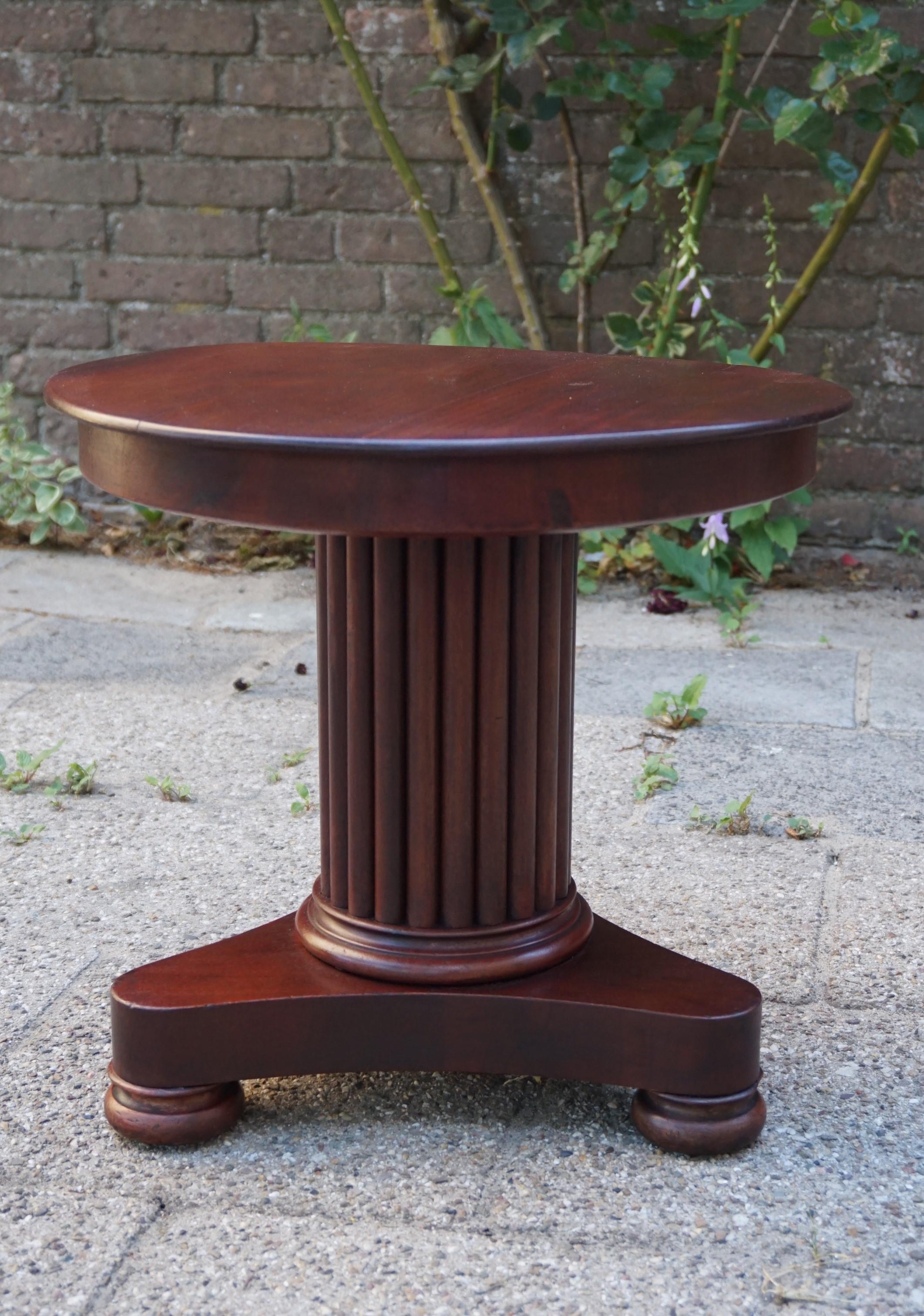 Stunning 19th Century Solid Mahogany Round End Table / Wine Table / Plant Stand 3