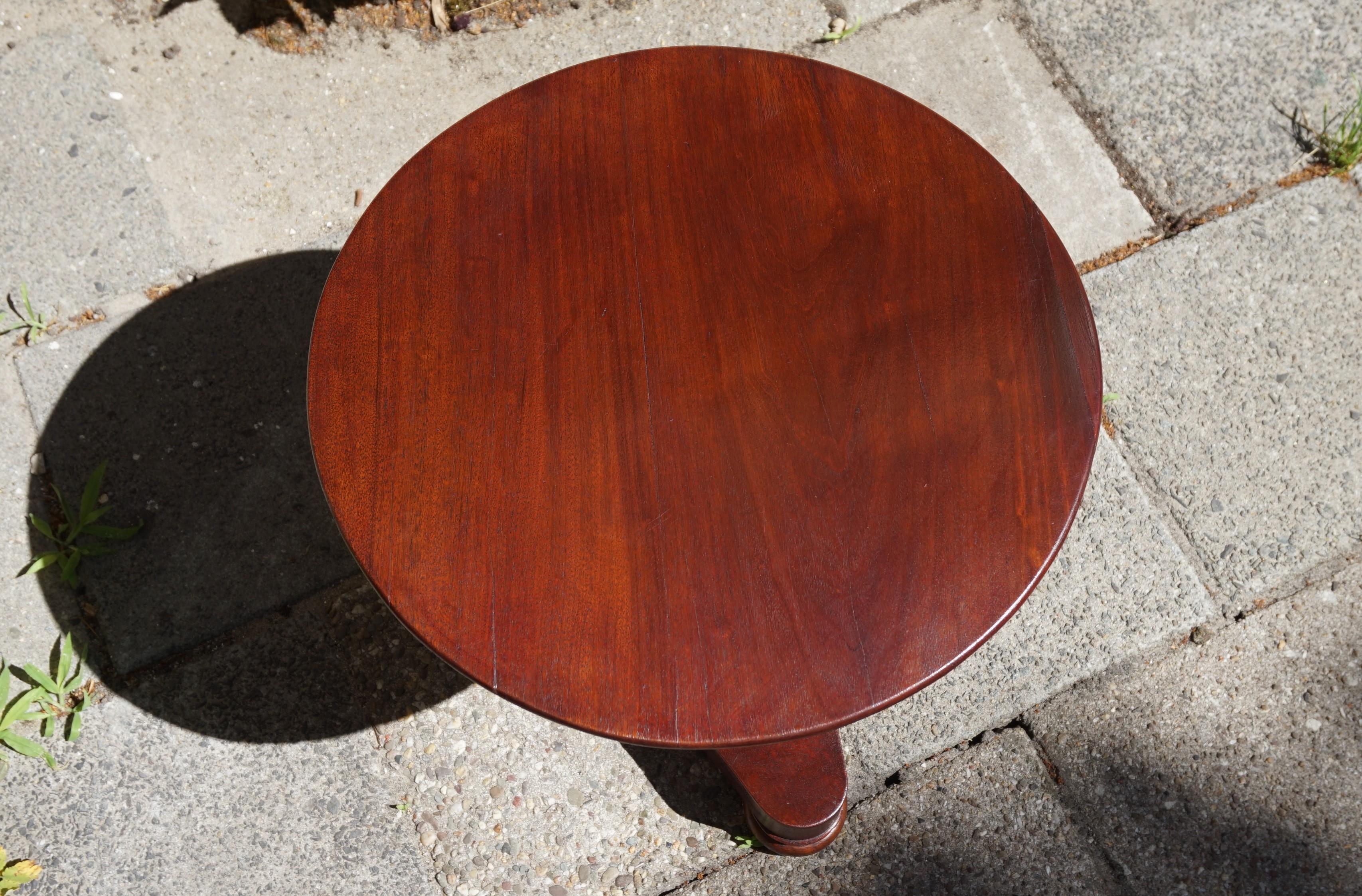 Stunning 19th Century Solid Mahogany Round End Table / Wine Table / Plant Stand 5