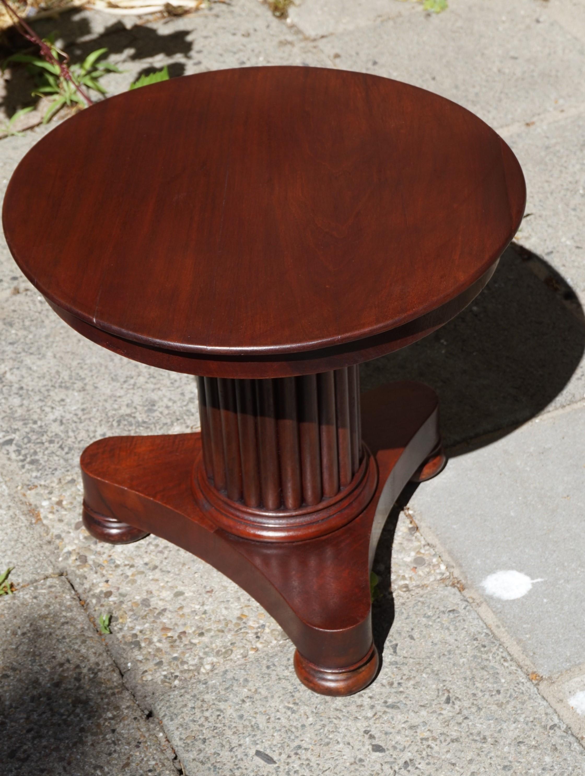 Stunning 19th Century Solid Mahogany Round End Table / Wine Table / Plant Stand 6