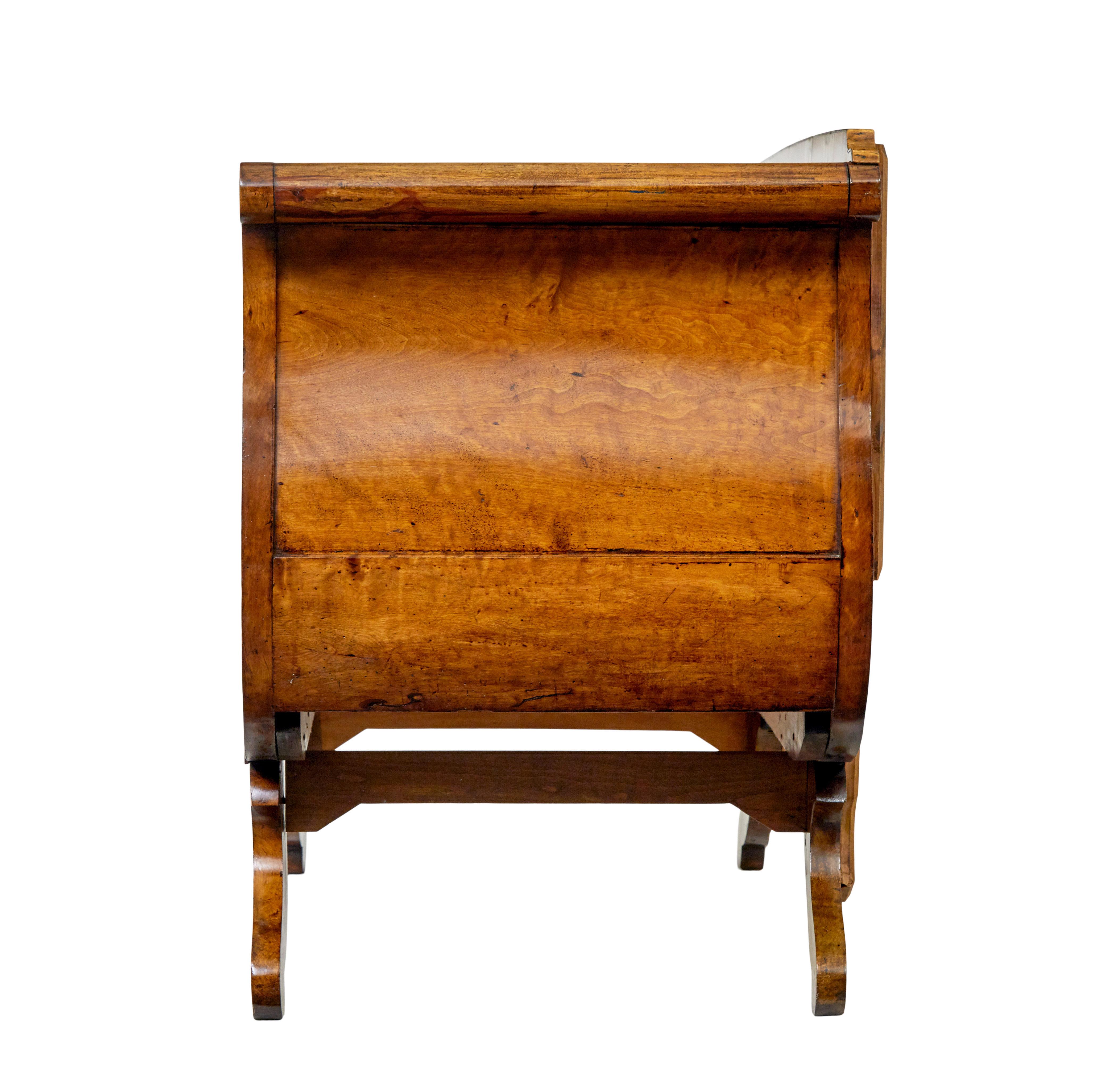 Small 19th century Swedish empire birch sofa In Good Condition For Sale In Debenham, Suffolk