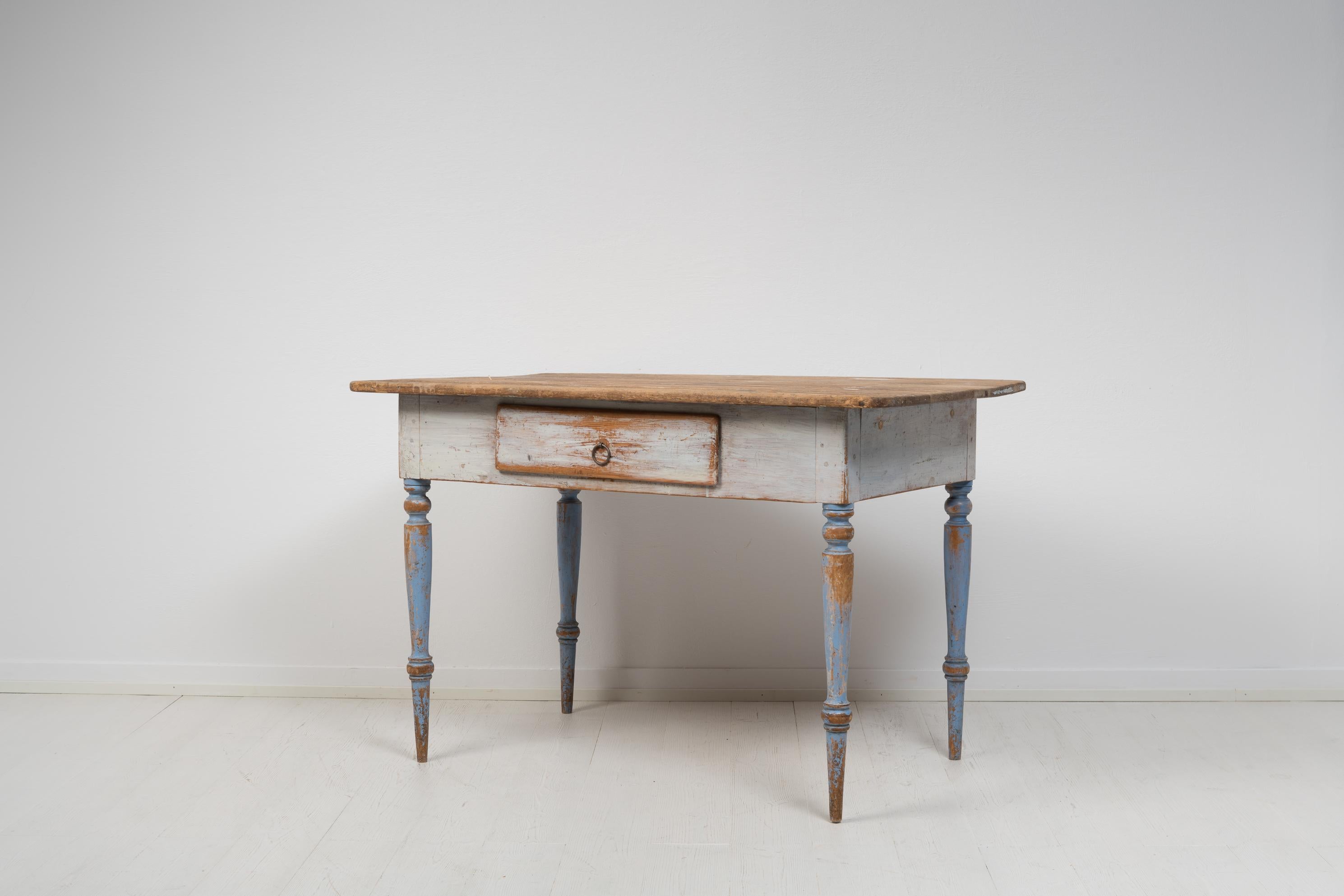 Small 19th Century Swedish Folk Art Table In Good Condition For Sale In Kramfors, SE