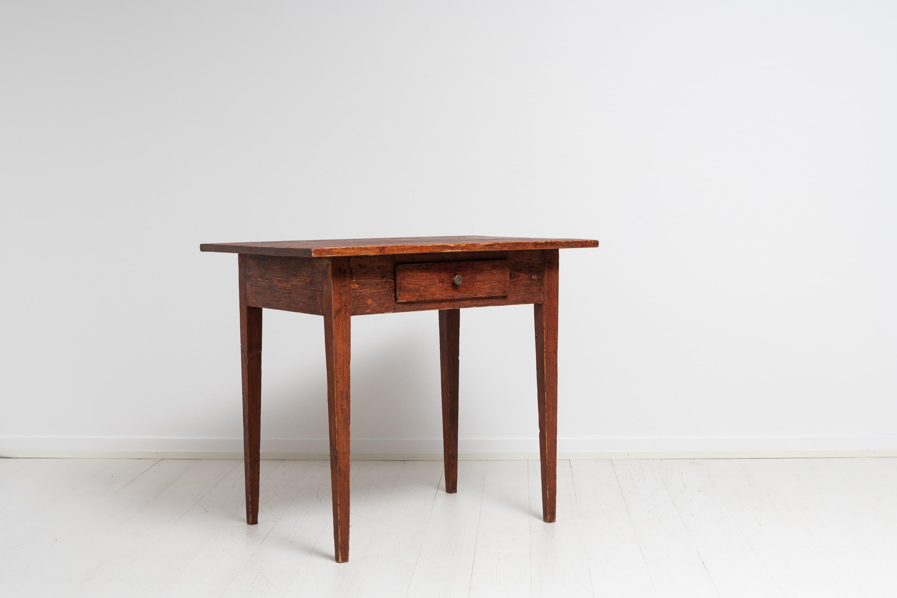 Schwedischer Tisch im Gustavianischen Stil des 19. Jahrhunderts (Kiefernholz) im Angebot