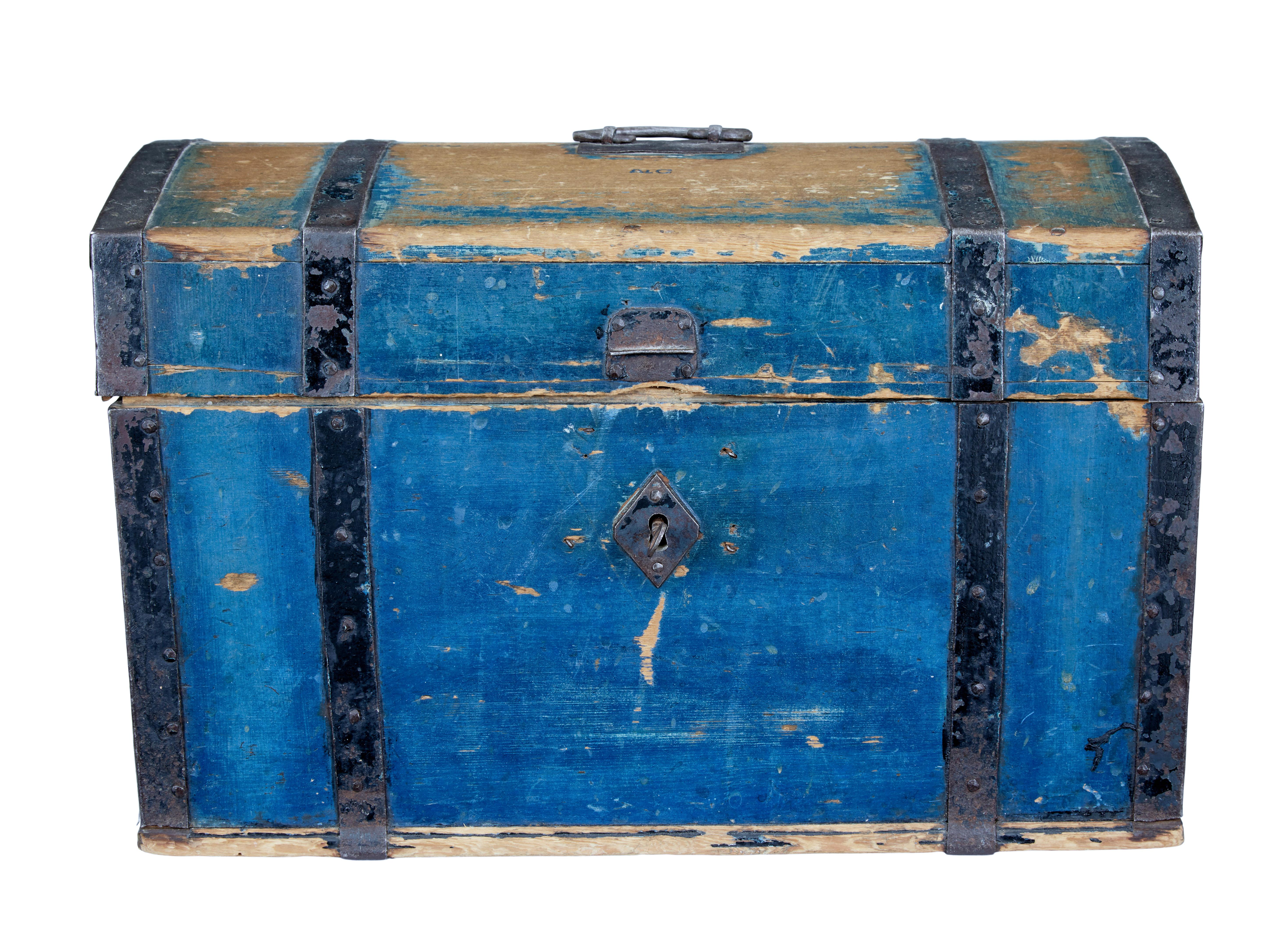 Small 19th century Swedish painted pine metal bound dome top box circa 1870.

Original painted dome top chest of small proportions. Superb opportunity to own a decorative piece to store those memories. Striking blue paint work with black painted