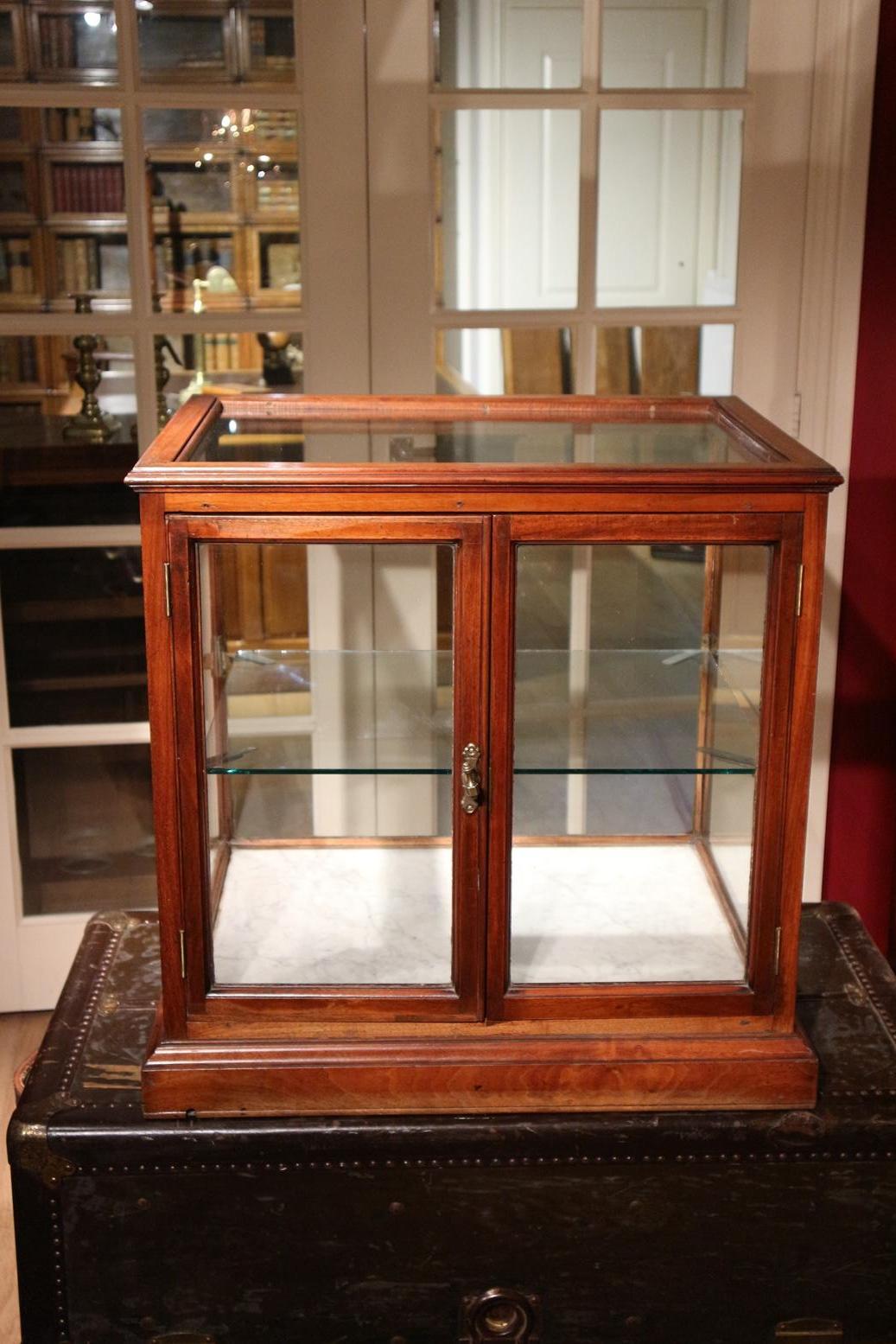 Good little Victorian mahogany display cabinet of particularly beautiful quality. Marble bottom. Doors are provided with dust rebates on all sides. 1 glass shelf.

Origin: England

Period: Approximate 1880

Size: 66 cm x 52 cm x H 68 cm.