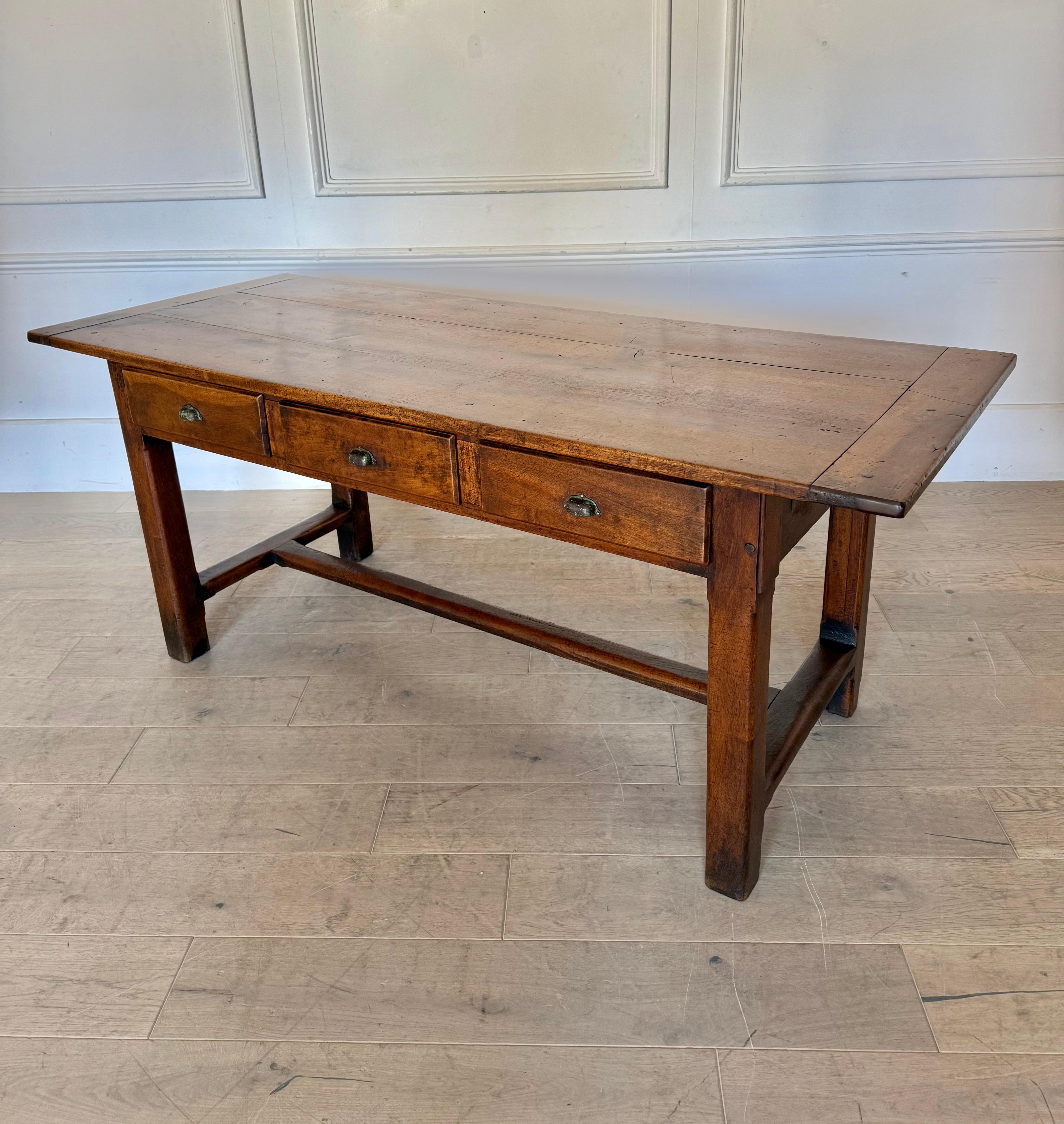 Small 19th century walnut drapers table / work table For Sale 9