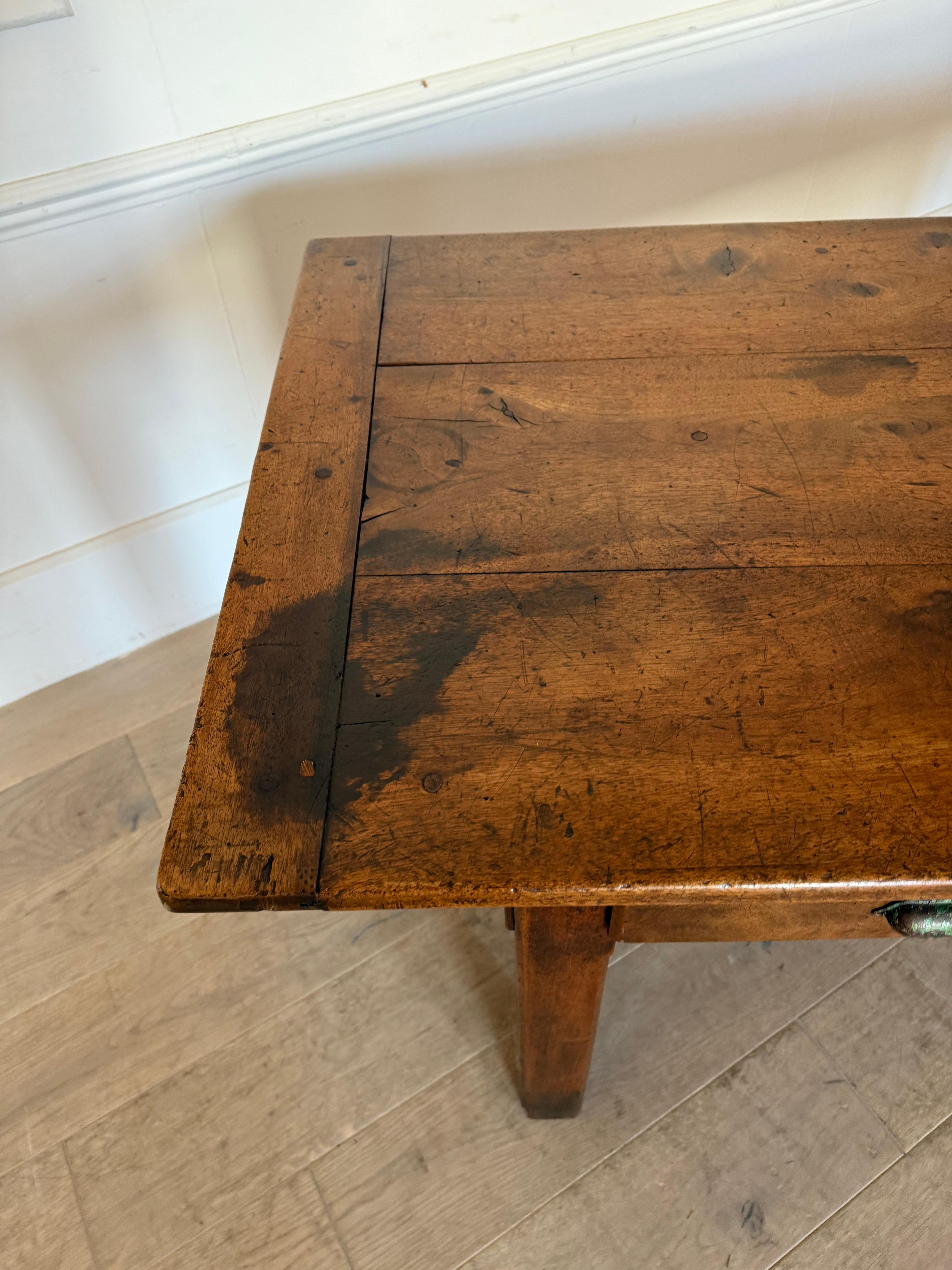 Small 19th century walnut drapers table / work table For Sale 13