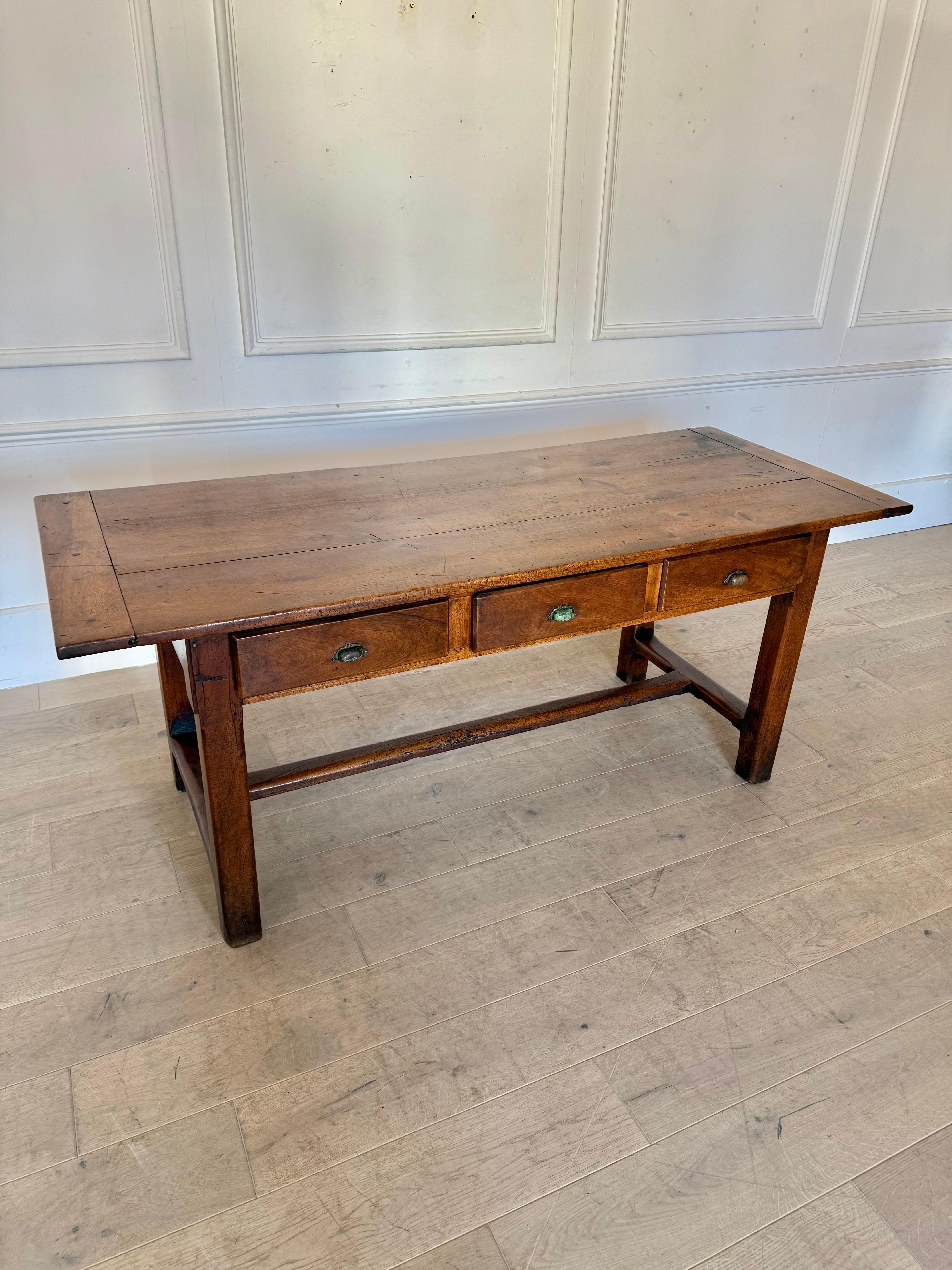 Charming example of a mid 19th Century walnut drapers table / work table 

Would make a great console table or centre table as finished on all sides 

French, circa 1850’s with three drawers down each side with metal cup handles.
Of great colour and