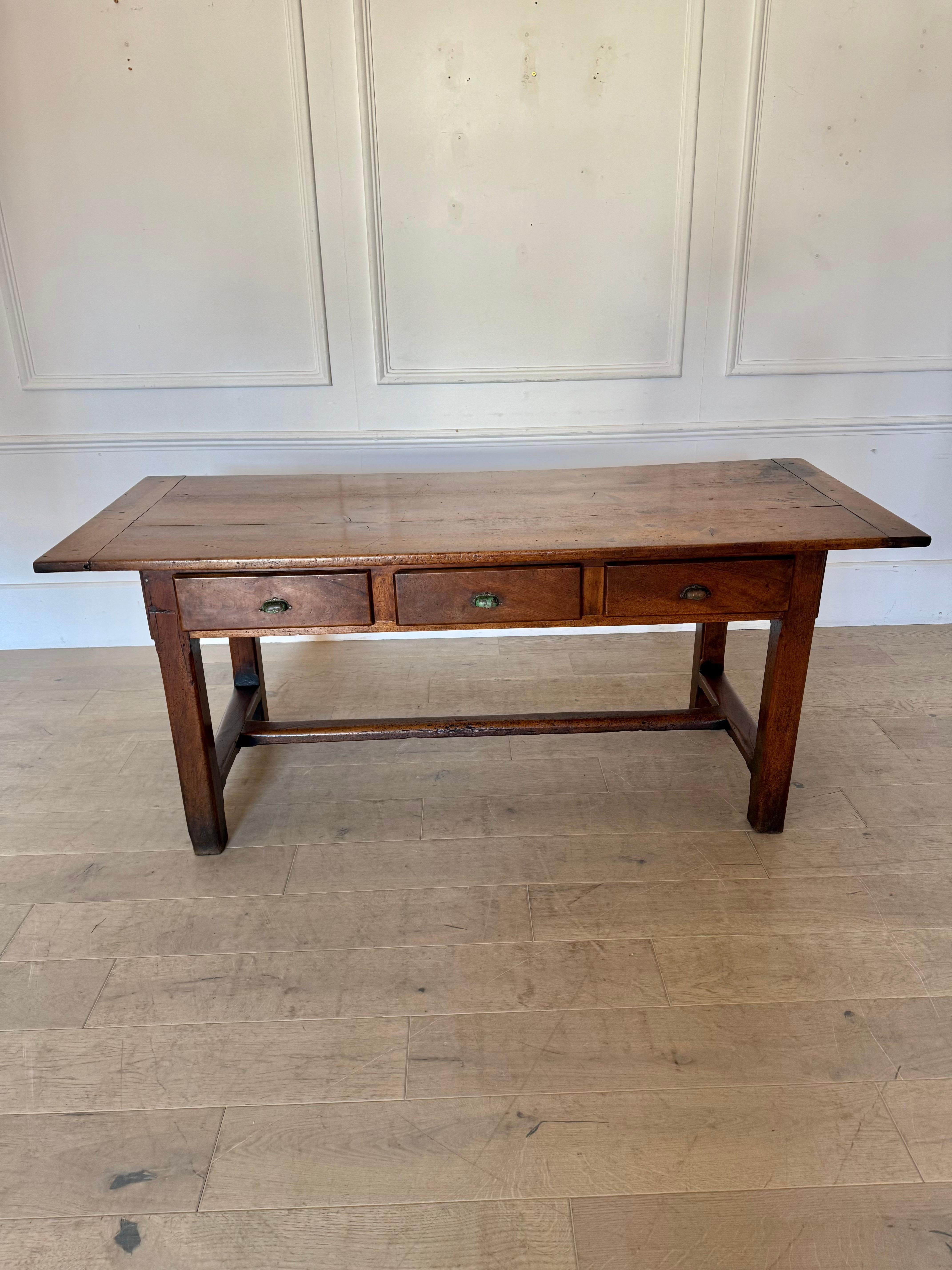 French Small 19th century walnut drapers table / work table For Sale