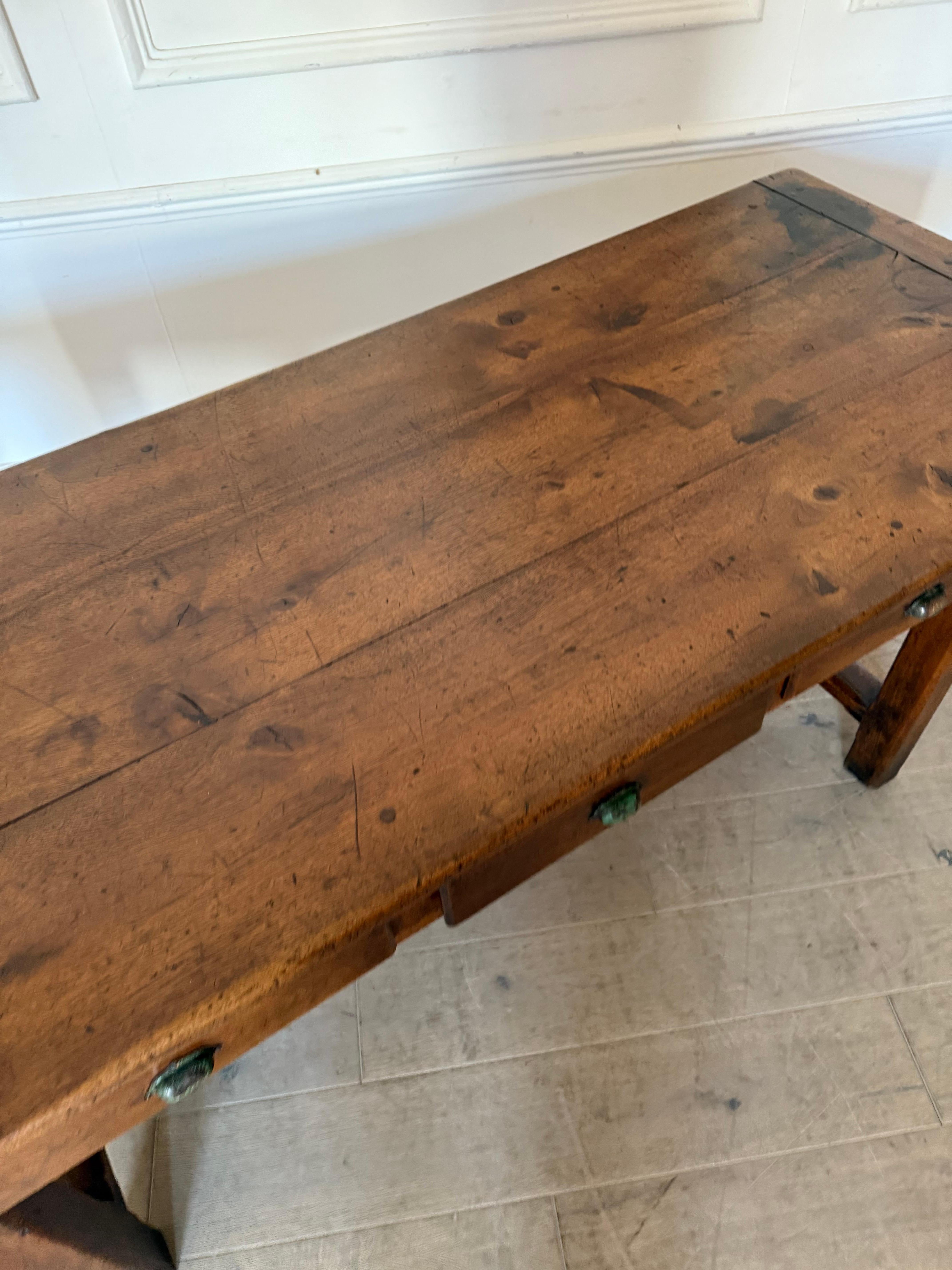 Small 19th century walnut drapers table / work table For Sale 2
