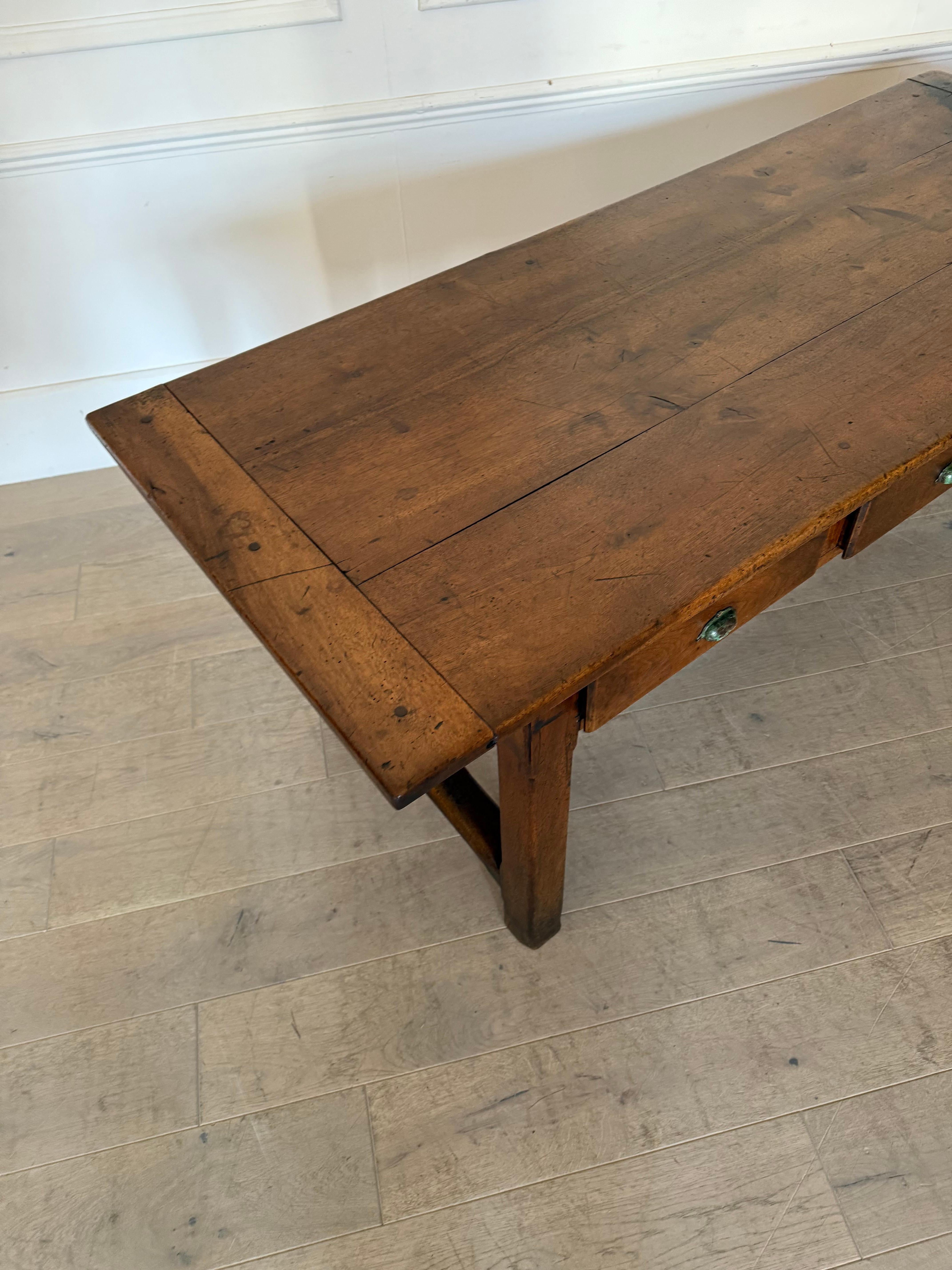 Small 19th century walnut drapers table / work table For Sale 3