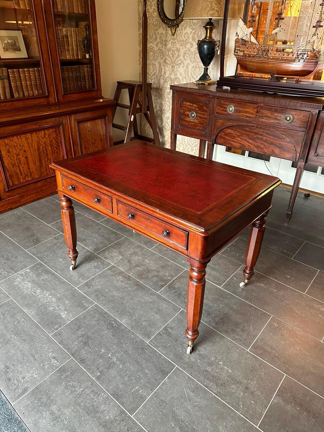English Small 19th Century writing table For Sale