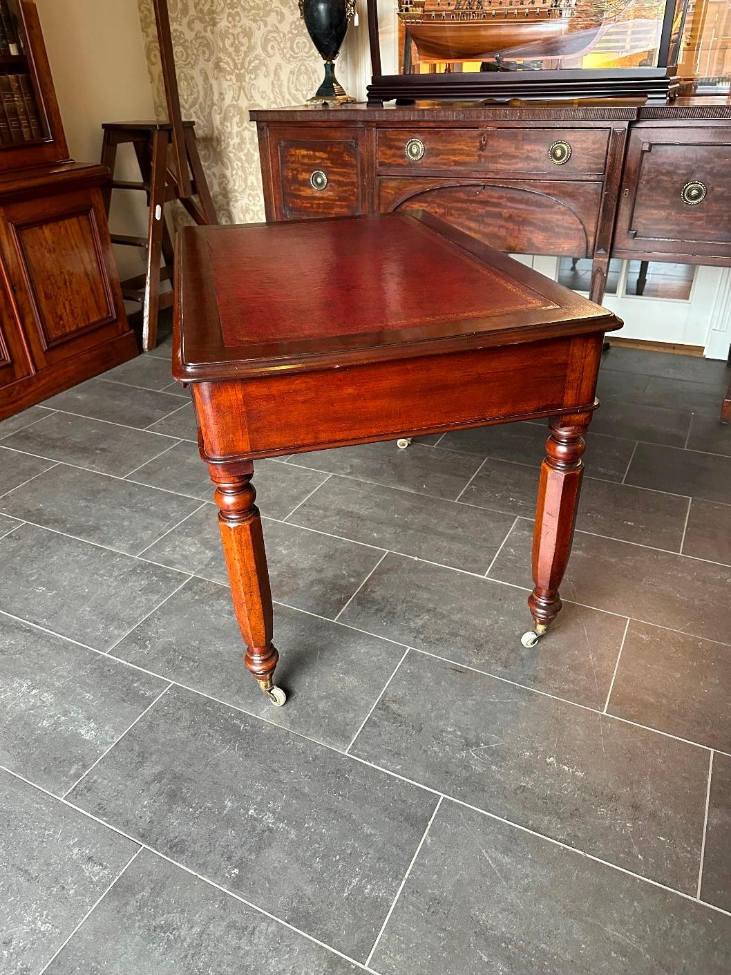Small 19th Century writing table For Sale 2