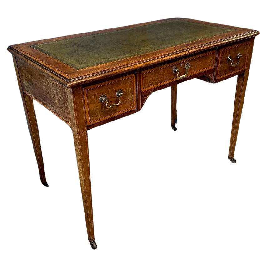 Petit  Table à écrire à 3 tiroirs du 19e siècle