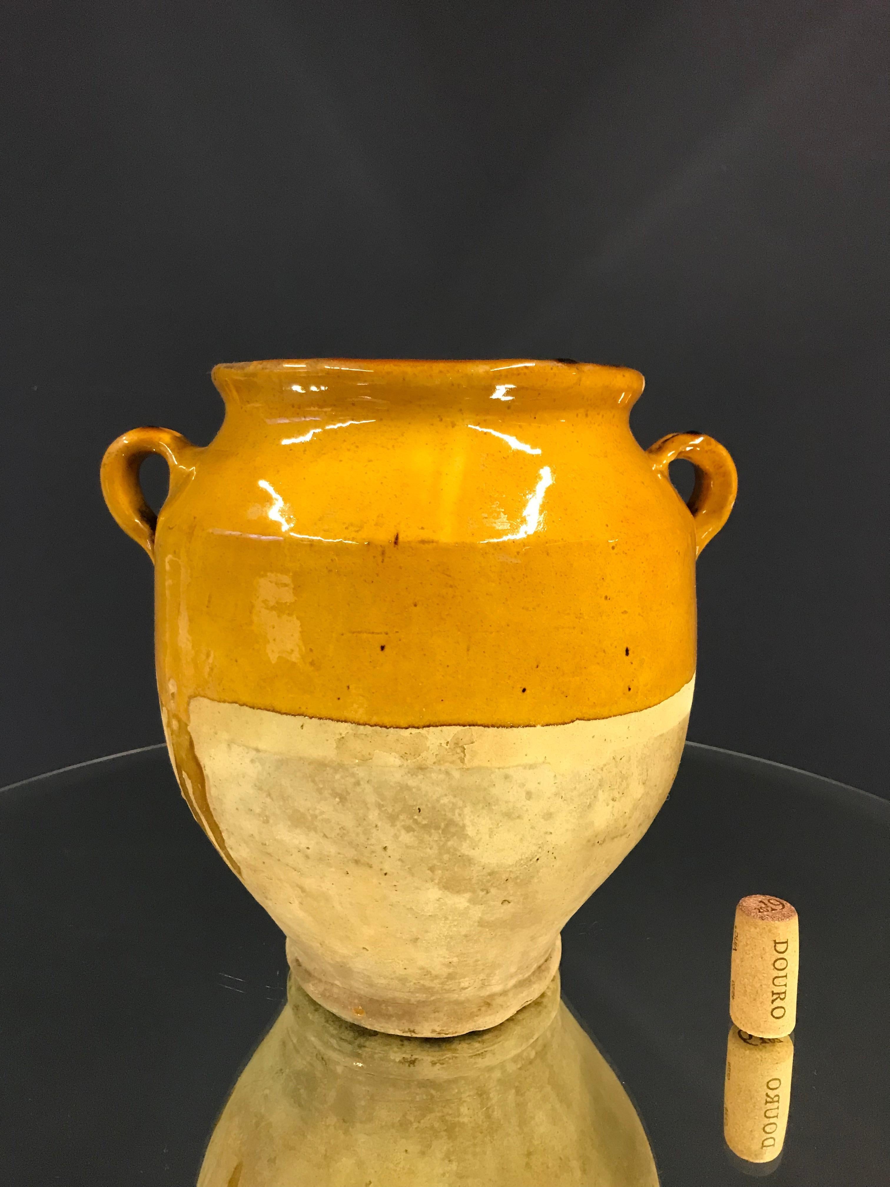 Français Petit pot à confiture en céramique française émaillée jaune du 19ème siècle n° 2 en vente