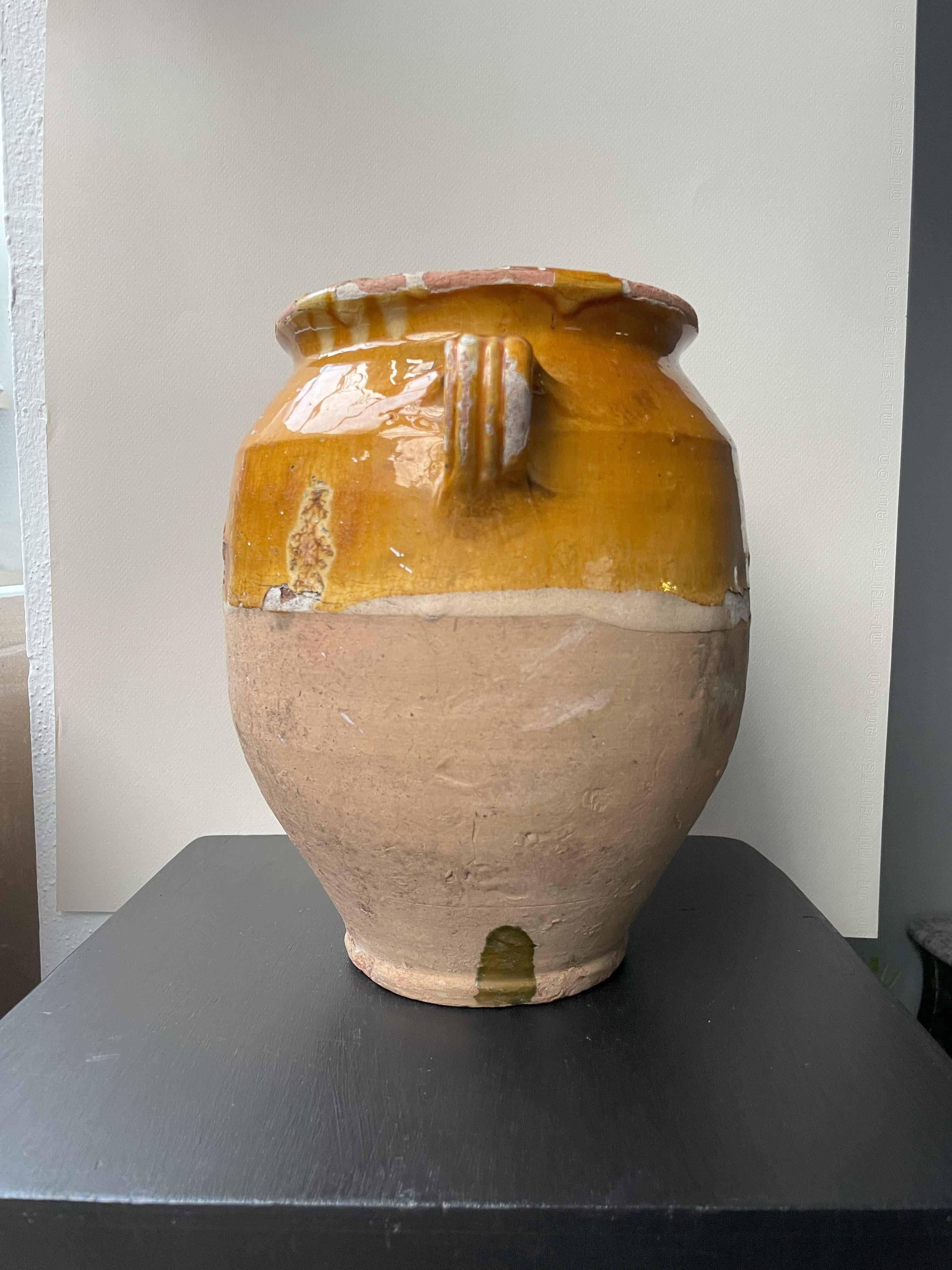Piccolo barattolo di ceramica francese del XIX secolo, smaltato di giallo #6 In condizioni discrete in vendita a Munich, DE
