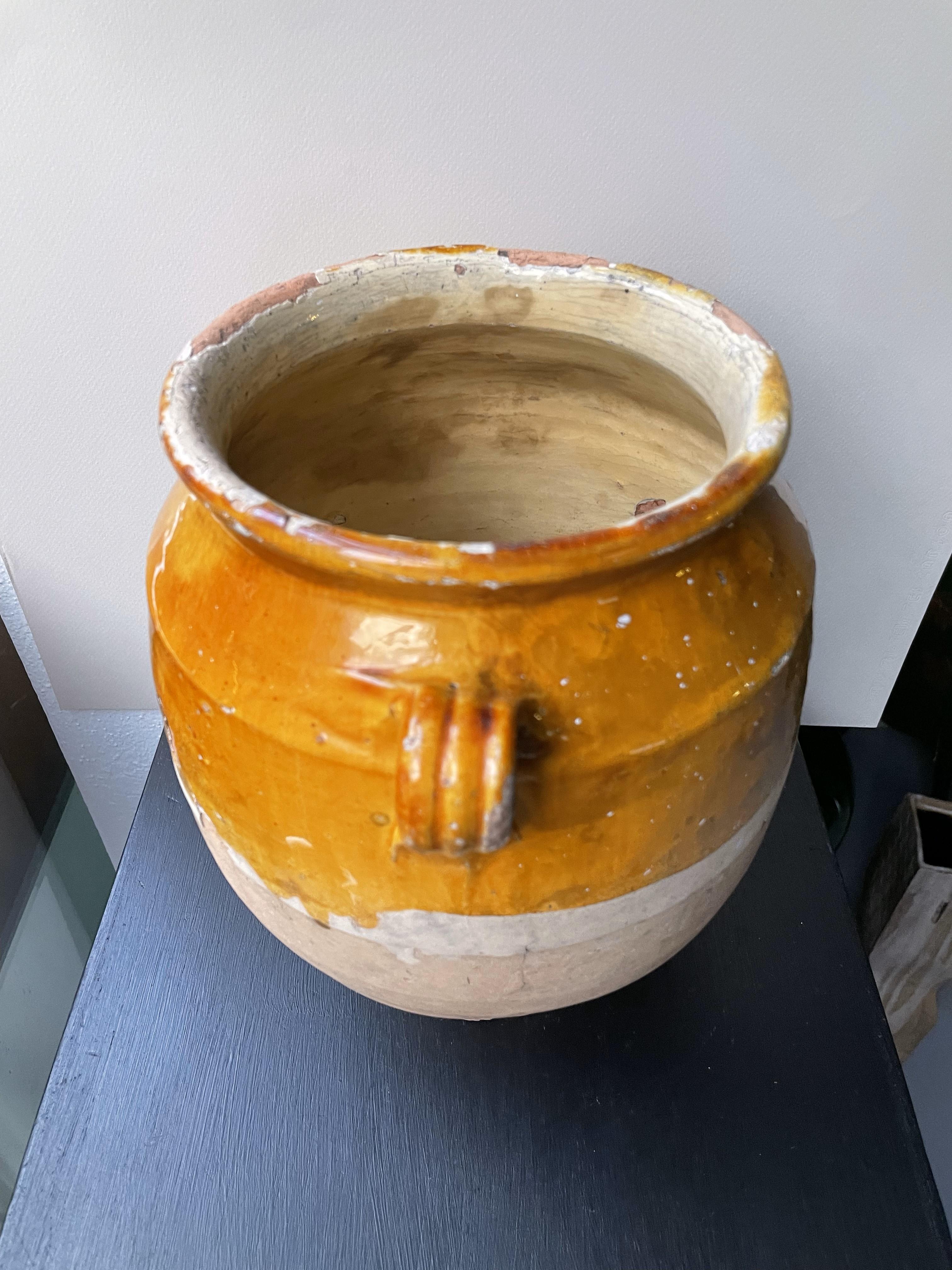 Piccolo barattolo di ceramica francese del XIX secolo, smaltato di giallo #6 in vendita 2