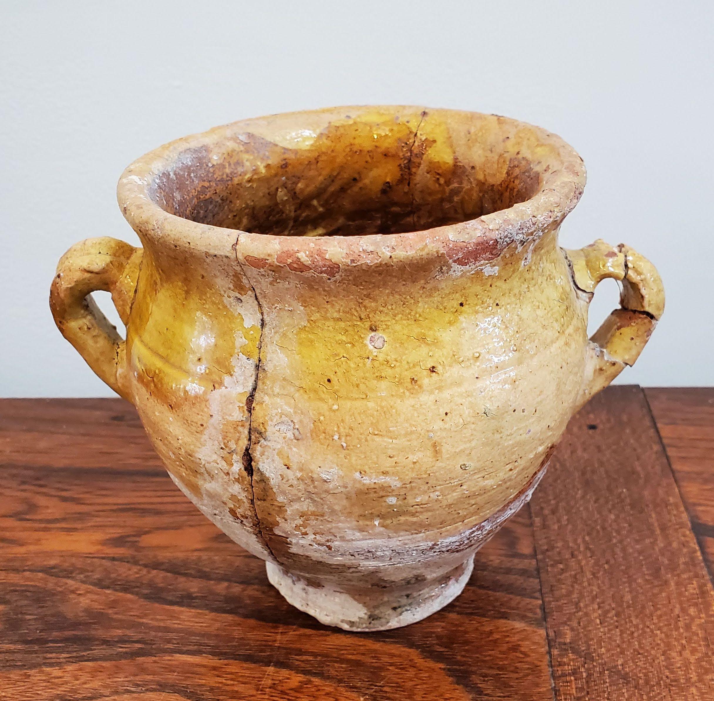 Small 19th Century Yellow Glazed Terra Cotta French Provincial Confit Pot In Good Condition In Middleburg, VA