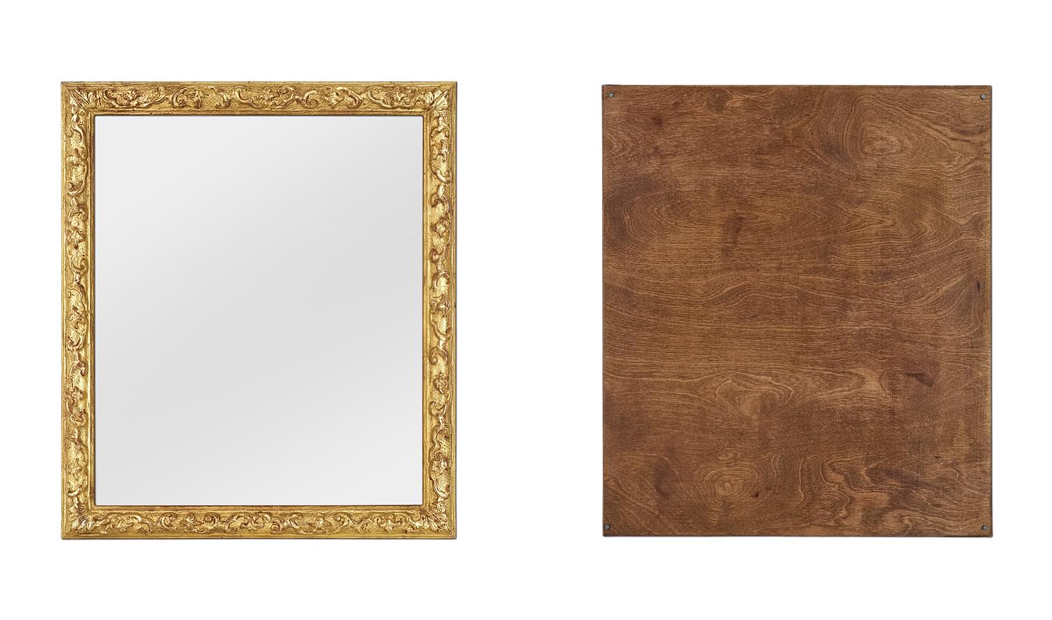 Petit miroir français du XXe siècle à feuilles d'or dans le style Berain, vers 1980 en vente 3