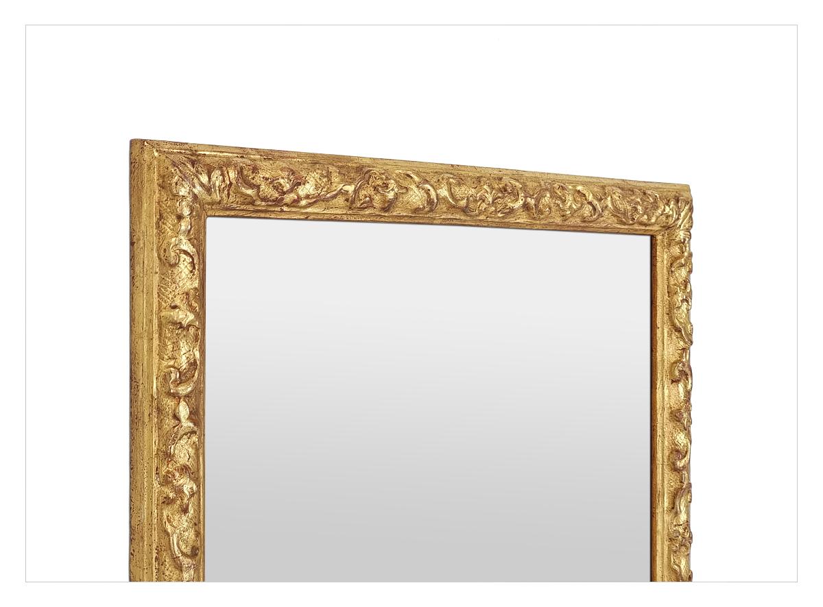 Petit miroir français du XXe siècle à feuilles d'or dans le style Berain, vers 1980 Bon état - En vente à Paris, FR