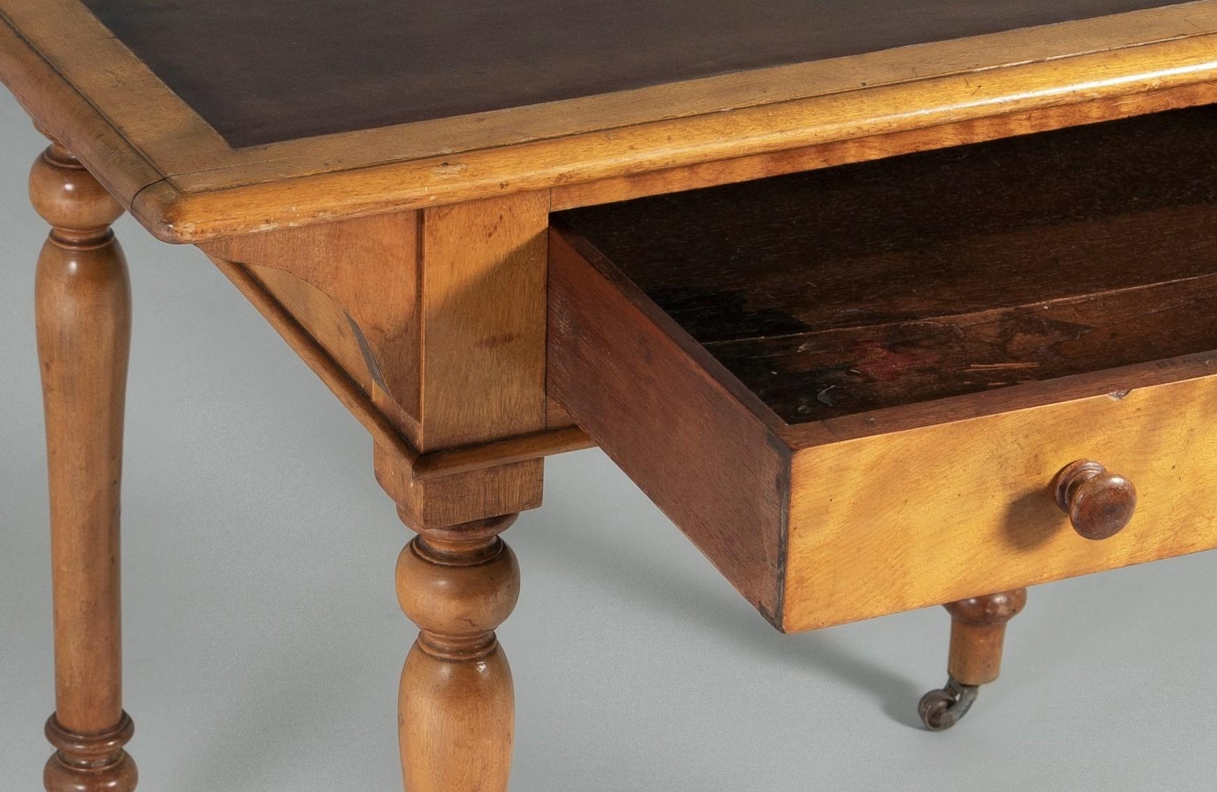Schreibtisch aus satinierter Birke des 20. Jahrhunderts von Heal & Son London im Angebot 2