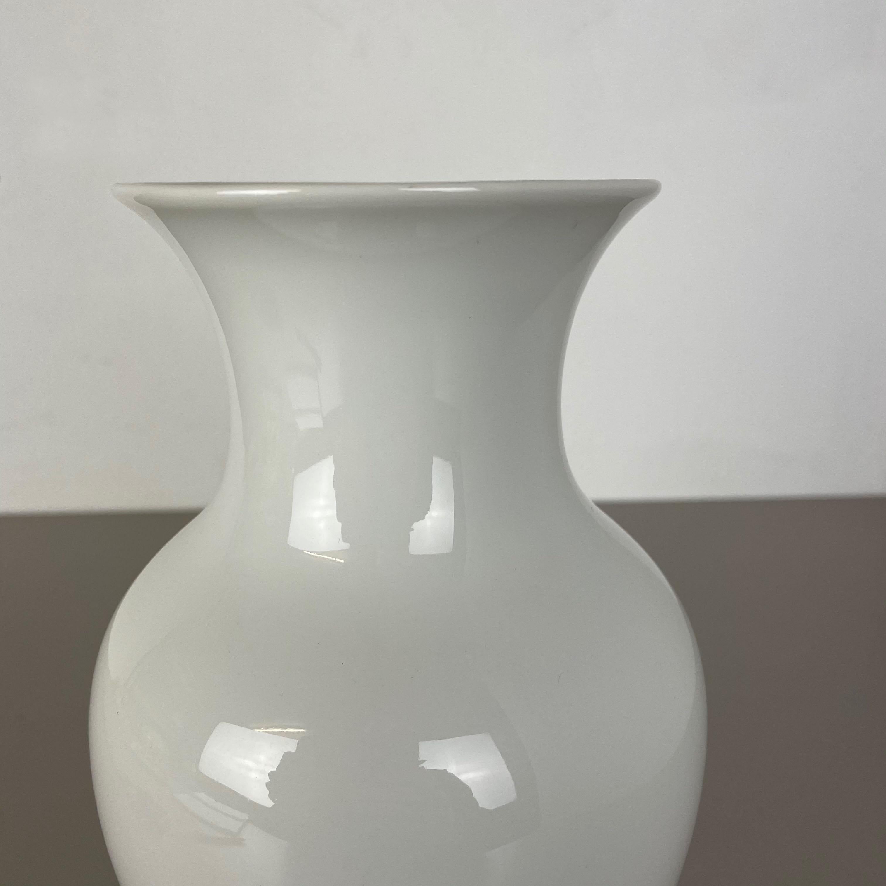 Small Op Art Vase Porcelain German Vase by KPM Berlin Ceramics, Germany, 1960 For Sale 3