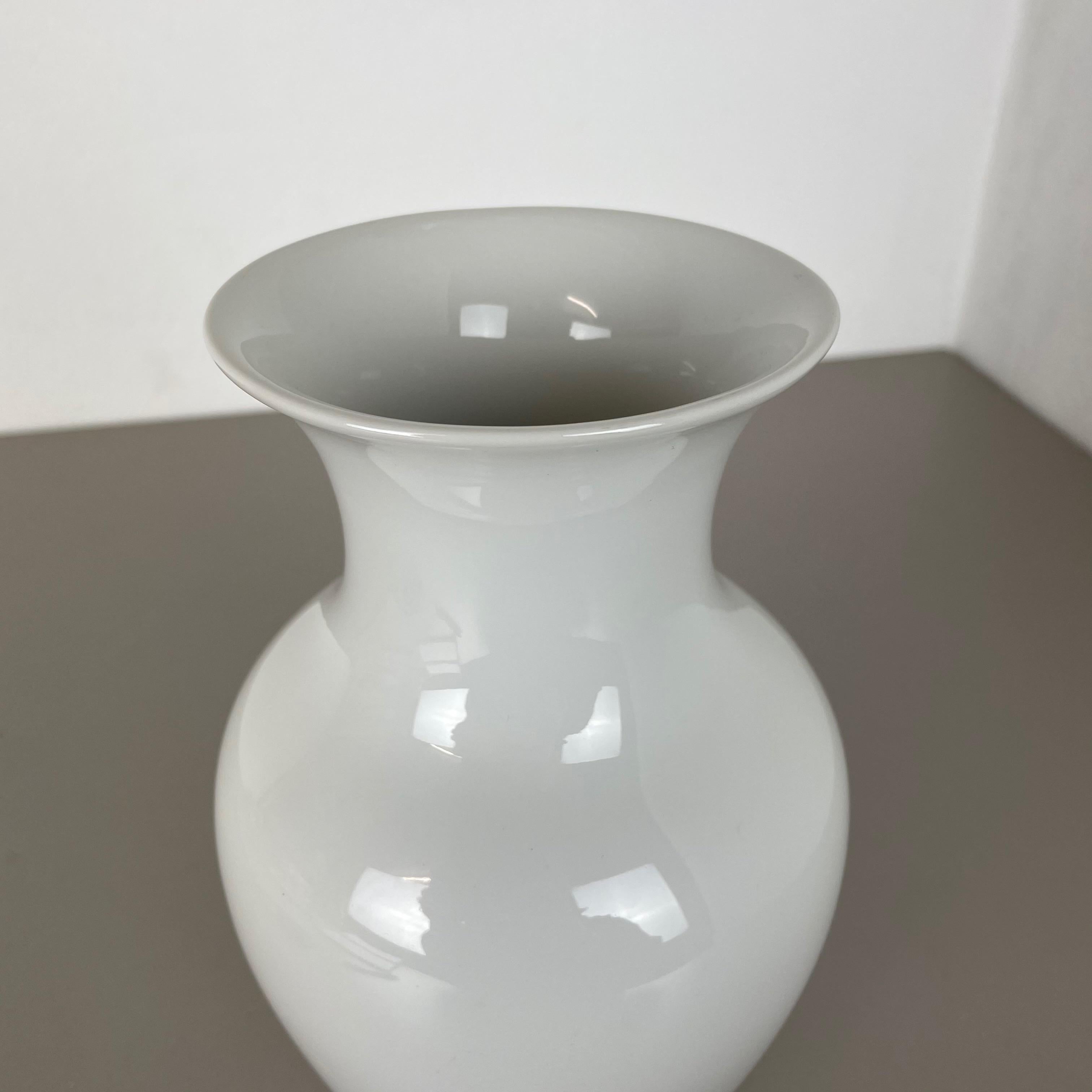 Small Op Art Vase Porcelain German Vase by KPM Berlin Ceramics, Germany, 1960 For Sale 4