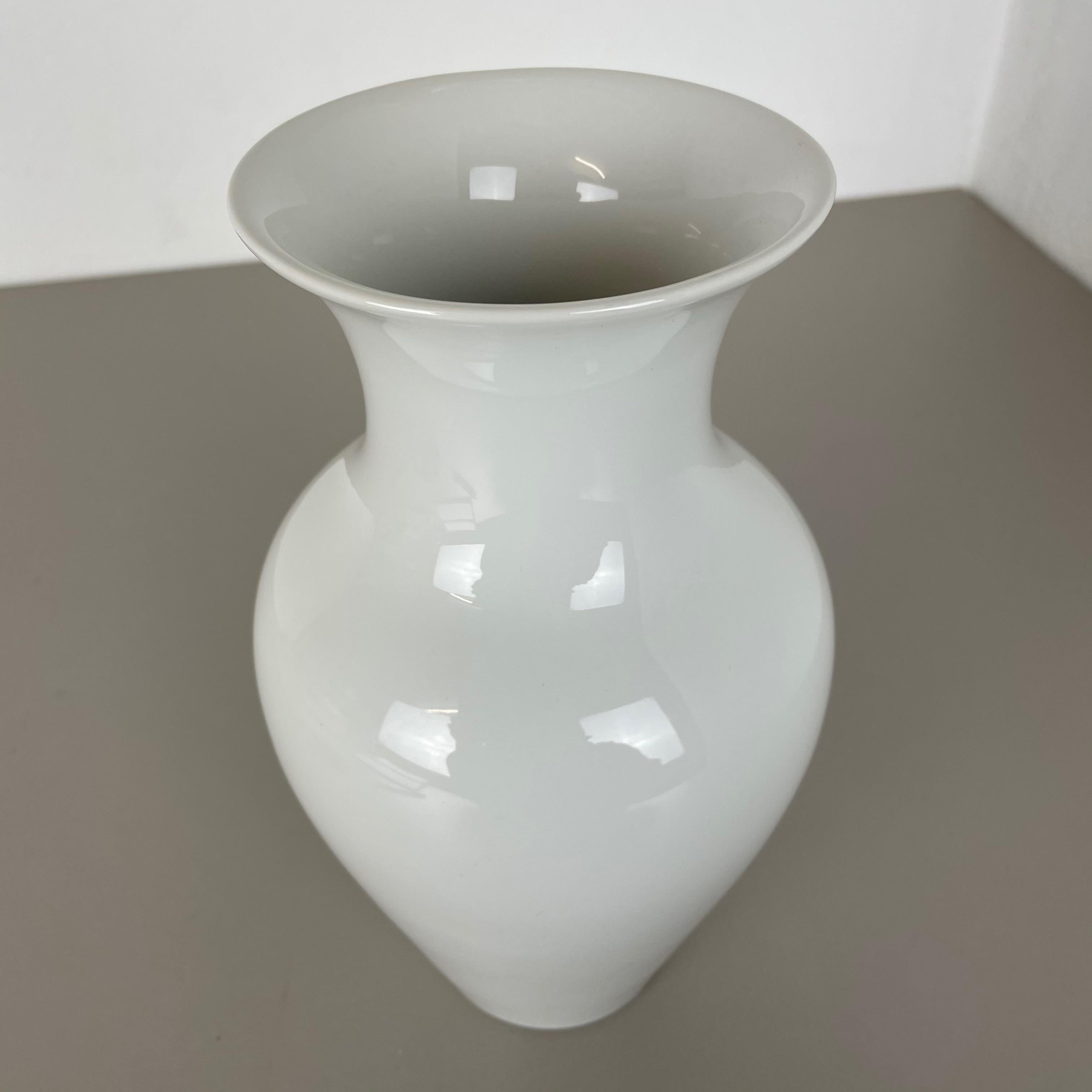 Small Op Art Vase Porcelain German Vase by KPM Berlin Ceramics, Germany, 1960 For Sale 5