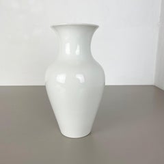 Deutsche Op-Art-Vase aus Porzellan von KPM Berlin Ceramics, Deutschland, 1960
