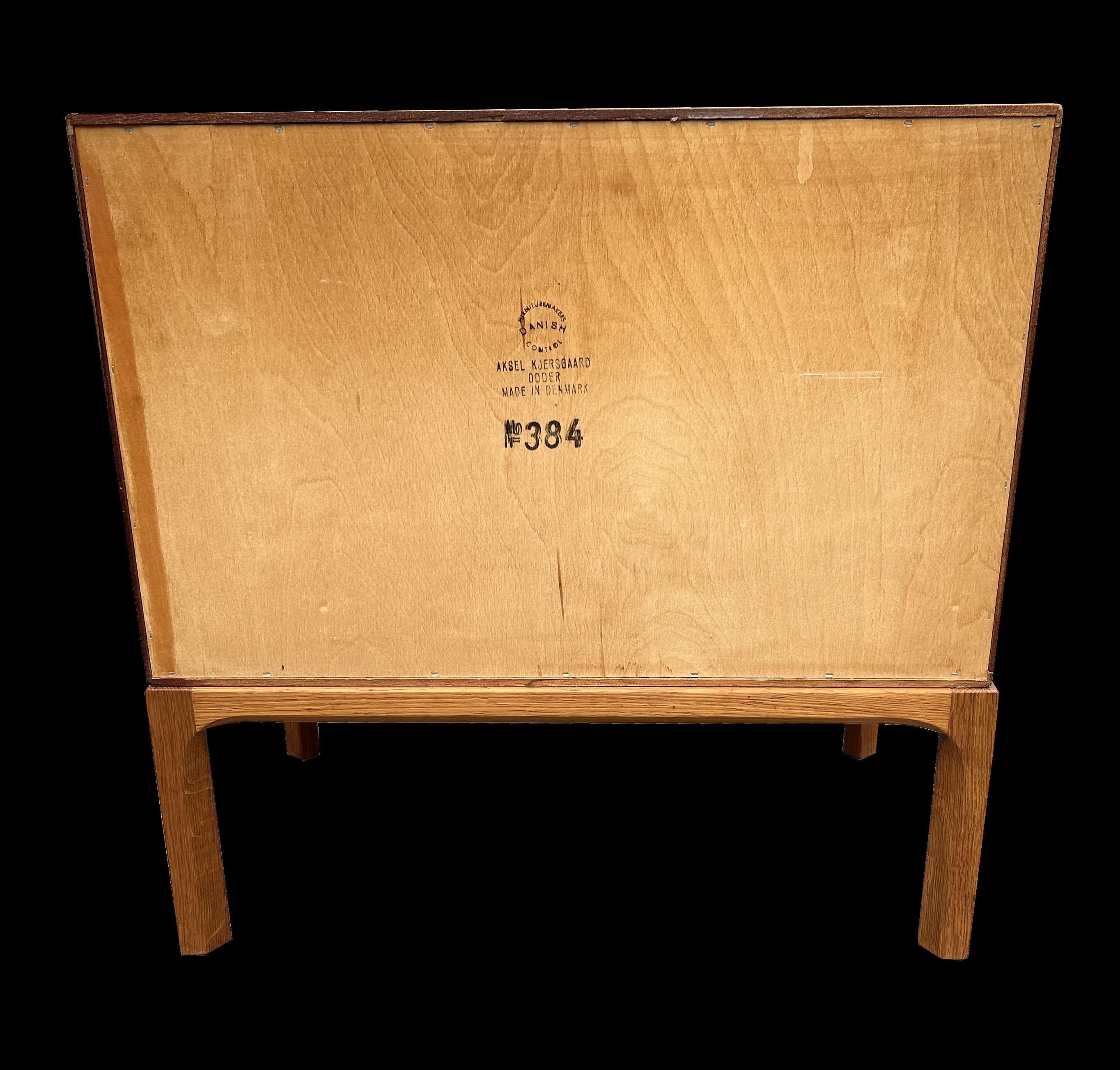 Cómoda pequeña de 3 cajones de roble de Aksel Kjersgaard para Odder en Bueno estado para la venta en Little Burstead, Essex