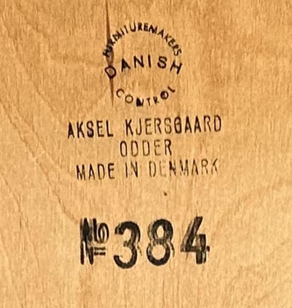 Cómoda pequeña de 3 cajones de roble de Aksel Kjersgaard para Odder en venta 1