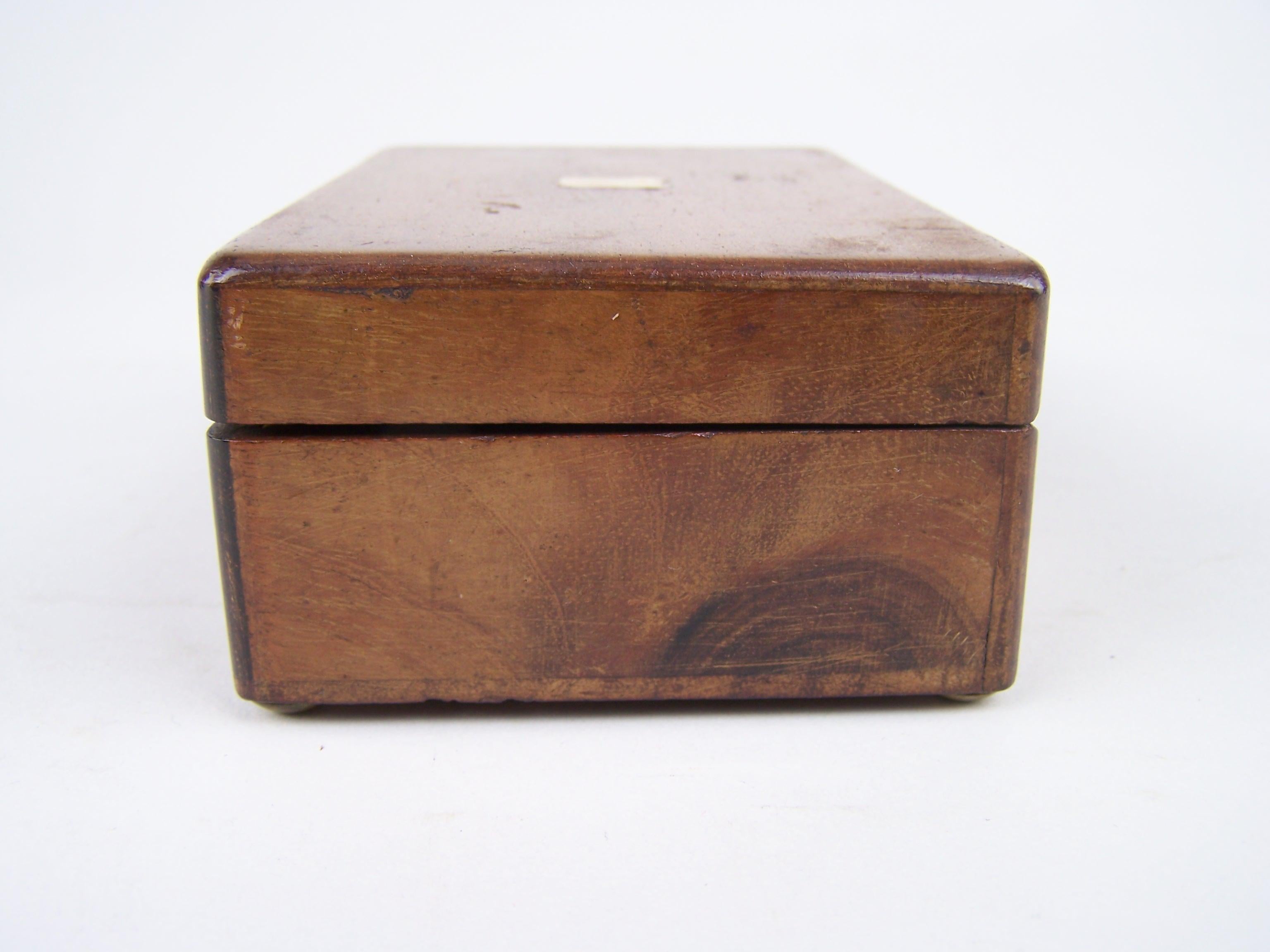 Small 3 tune music box In Fair Condition For Sale In Zonhoven, BE