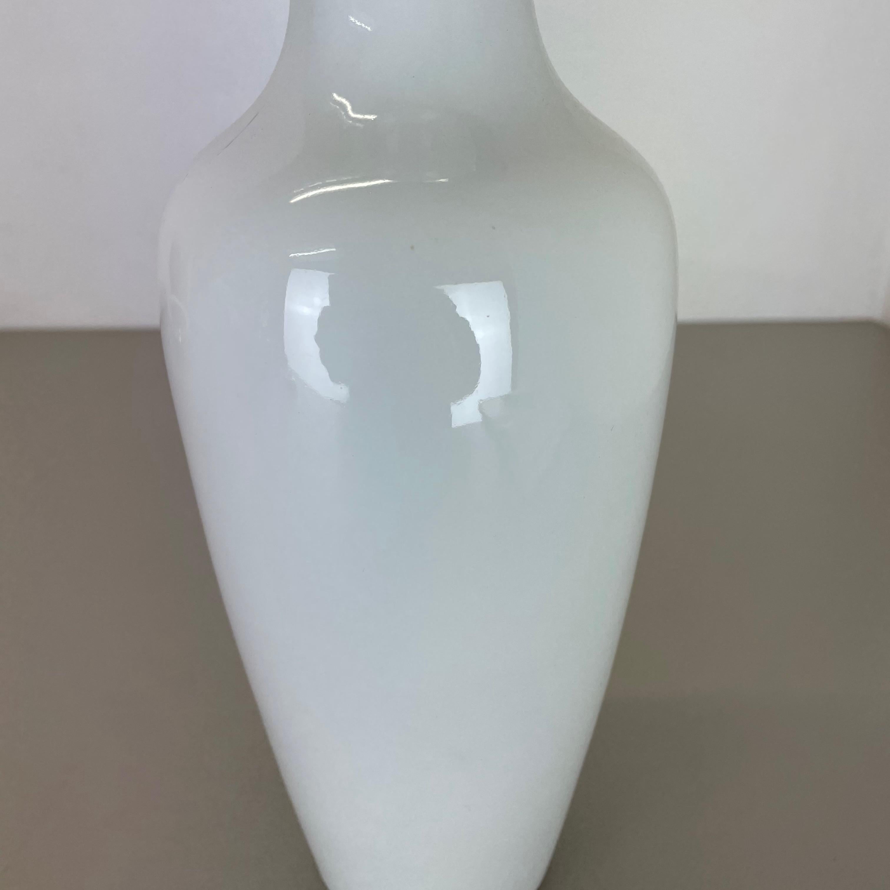 Small Op Art Vase Porcelain German Vase by KPM Berlin Ceramics Germany 1960 In Good Condition For Sale In Kirchlengern, DE